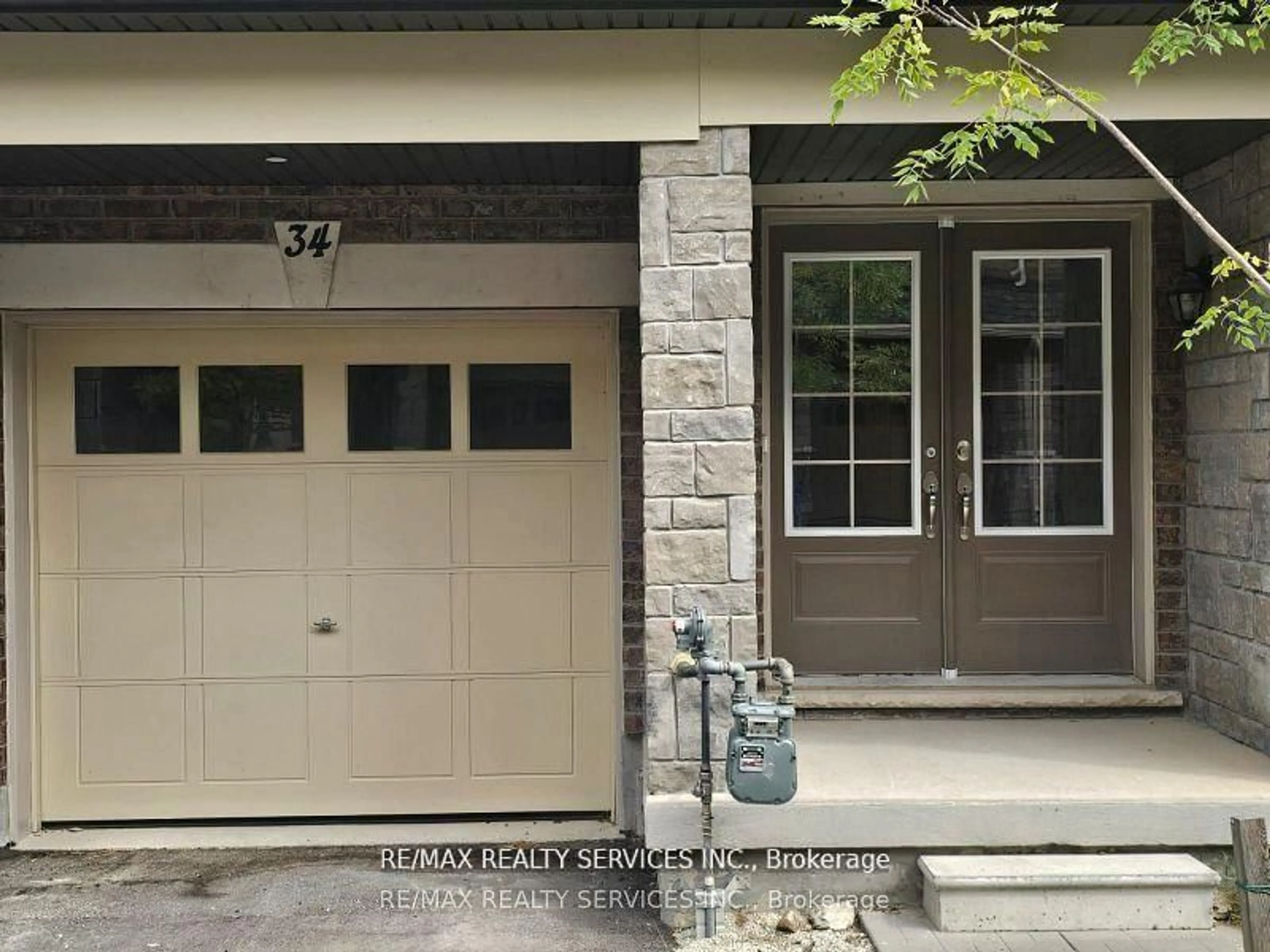 Indoor entryway for 68 First St #34, Orangeville Ontario L9W 2E4