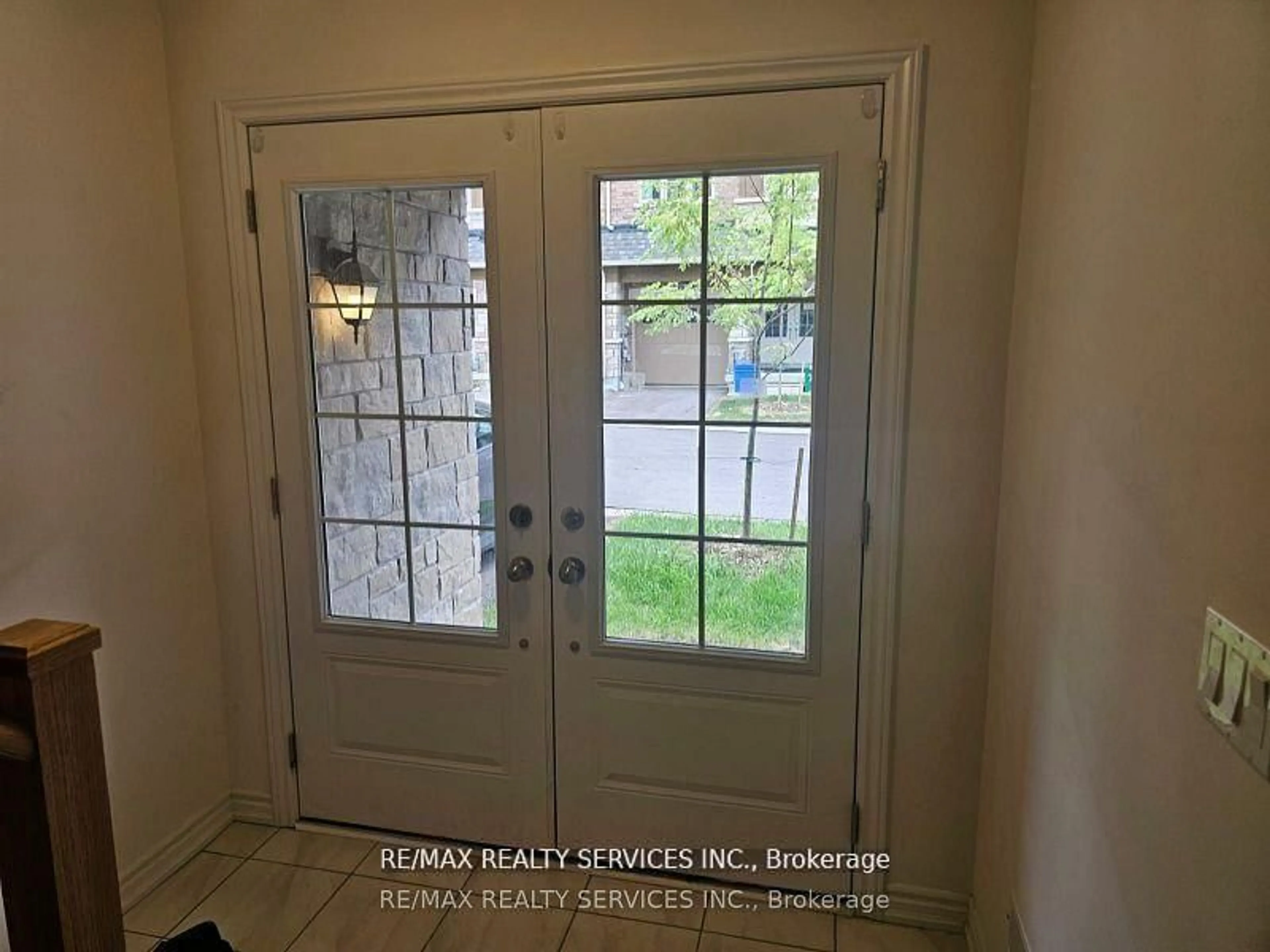 Indoor entryway for 68 First St #34, Orangeville Ontario L9W 2E4