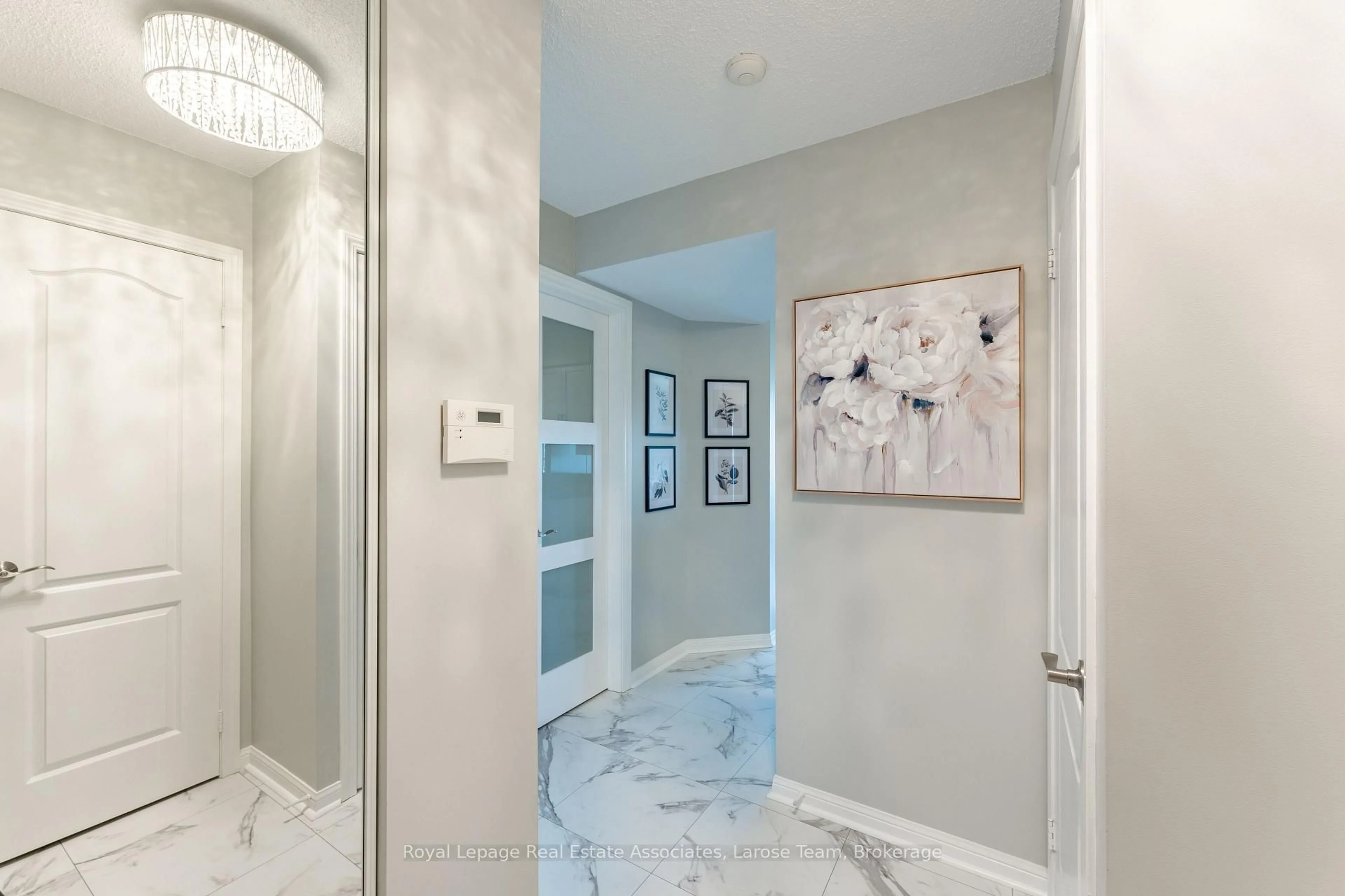 Indoor entryway for 1140 Parkwest Pl #709, Mississauga Ontario L5E 3K9