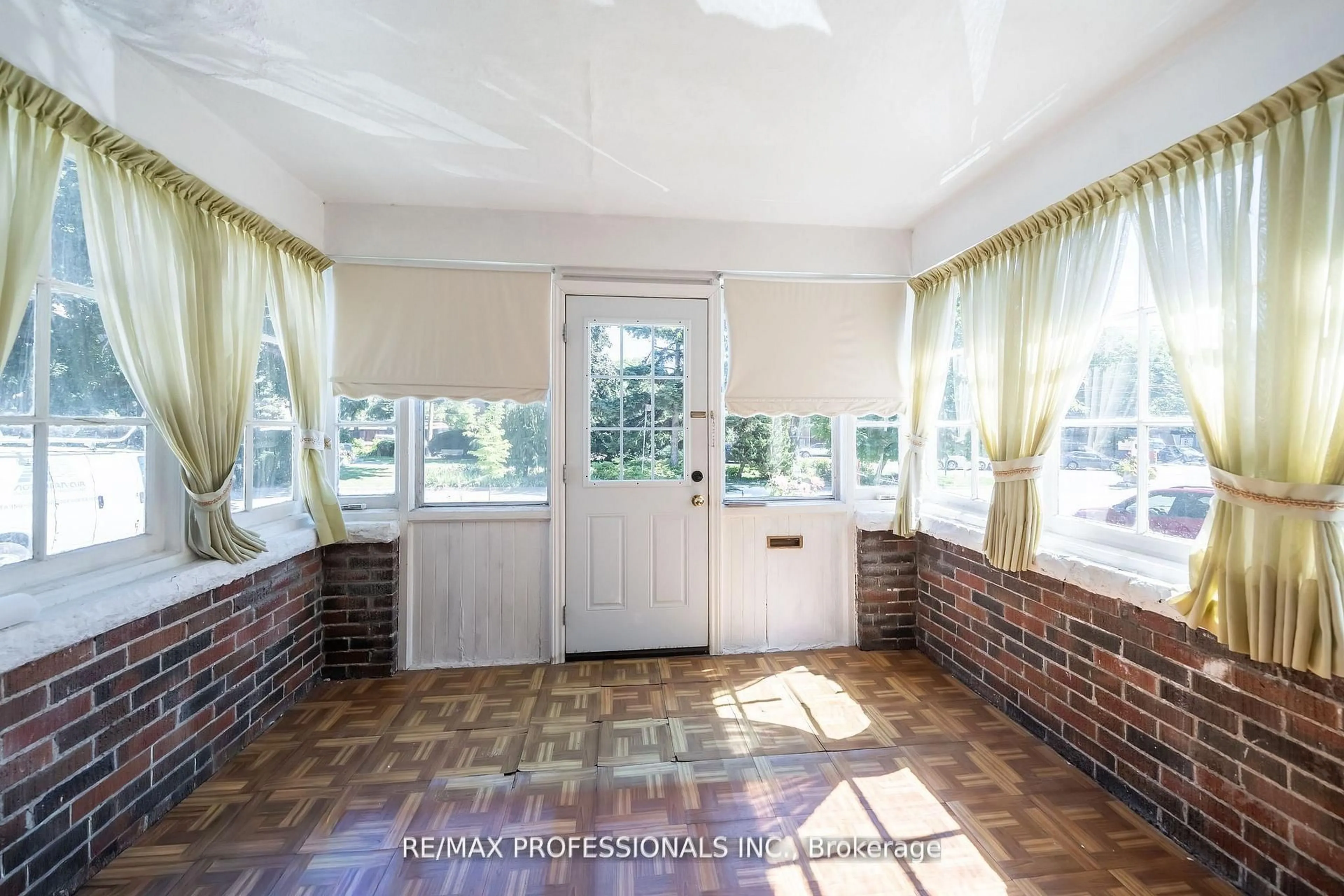 Indoor entryway for 24 Queens Ave, Toronto Ontario M8V 2N1