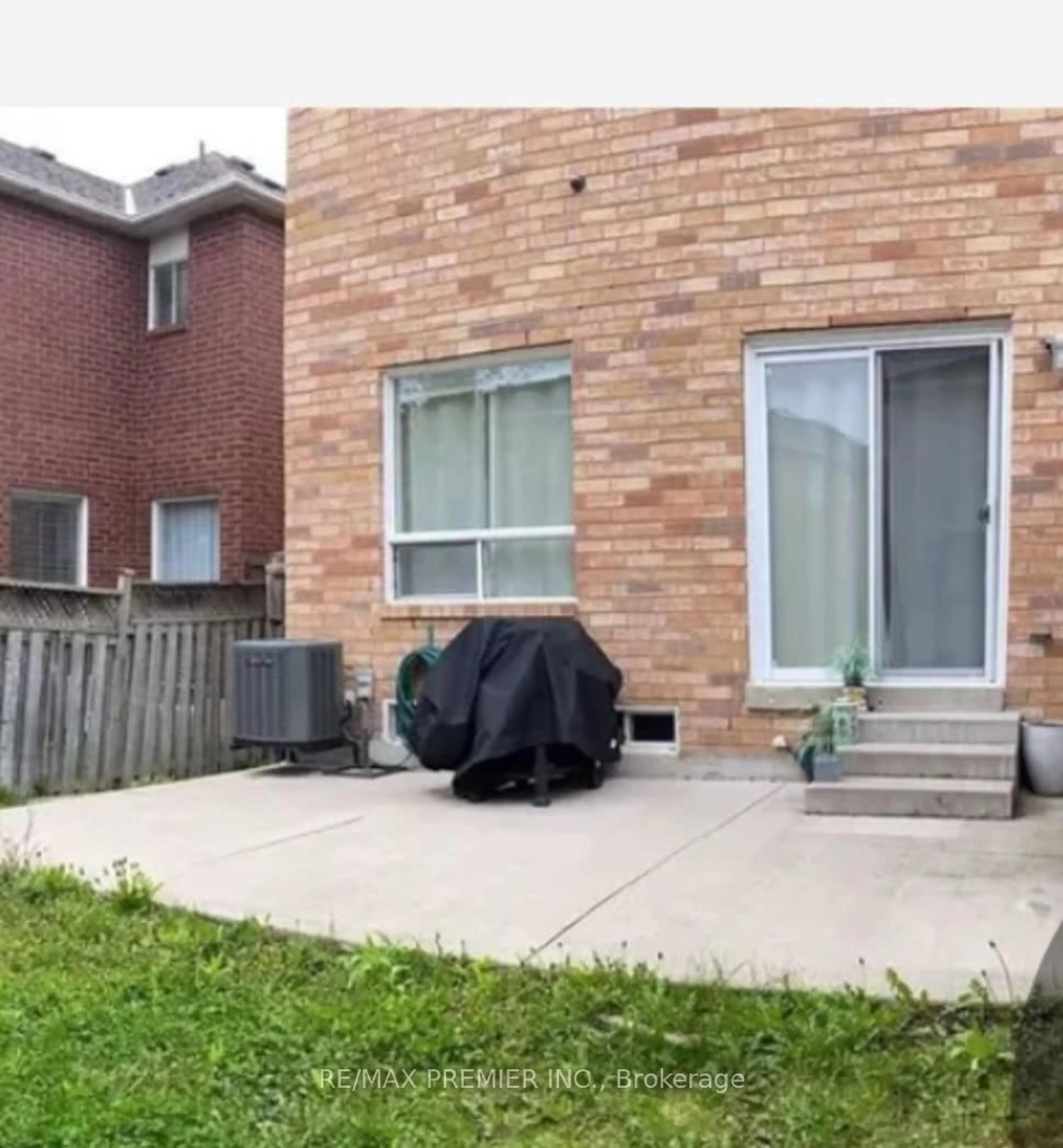 Patio, street for 5272 Brookwood Crt, Mississauga Ontario L5V 2N8