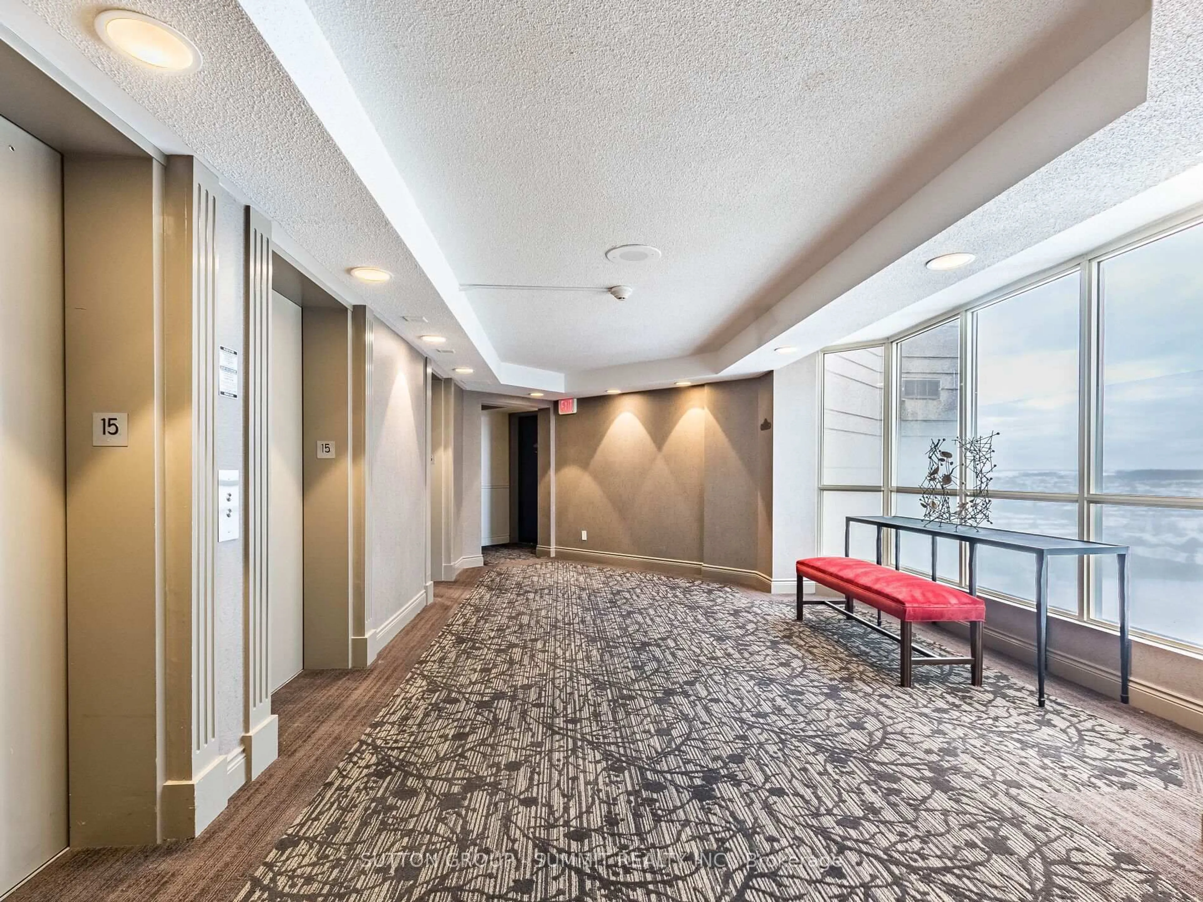 Indoor foyer for 55 Kingsbridge Garden Circ #1507, Mississauga Ontario L5R 1Y1