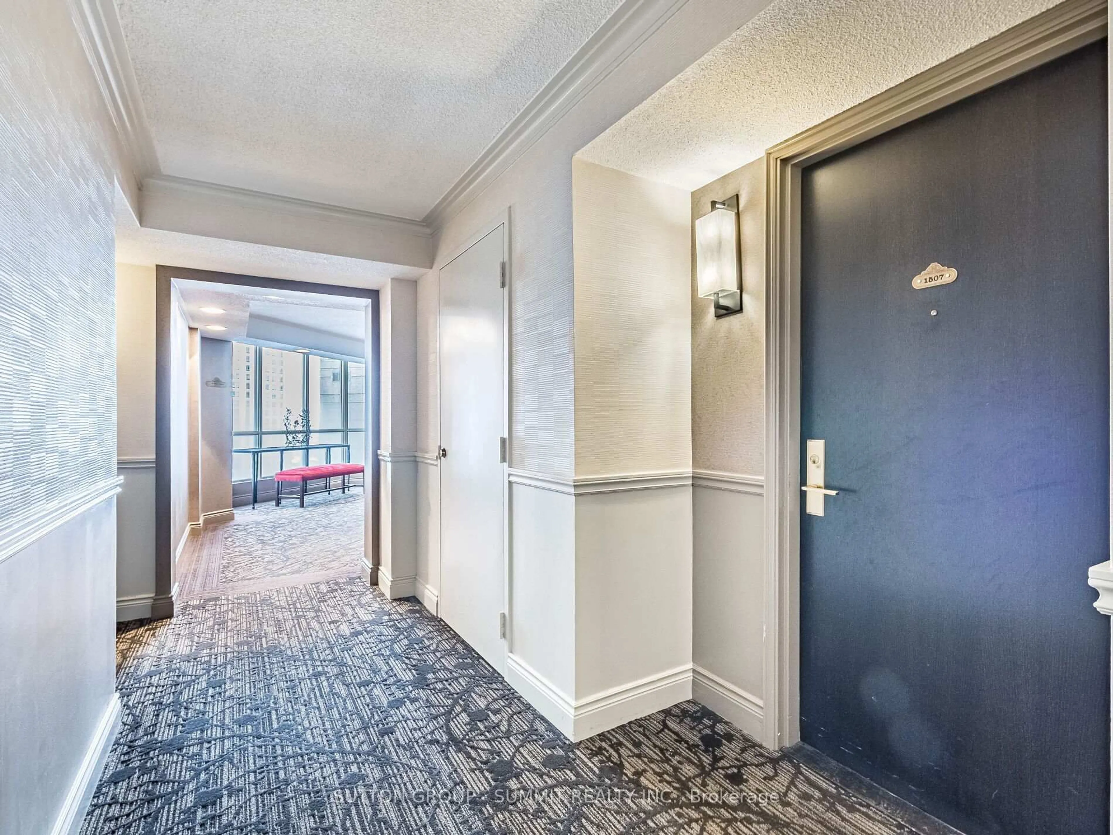 Indoor foyer for 55 Kingsbridge Garden Circ #1507, Mississauga Ontario L5R 1Y1