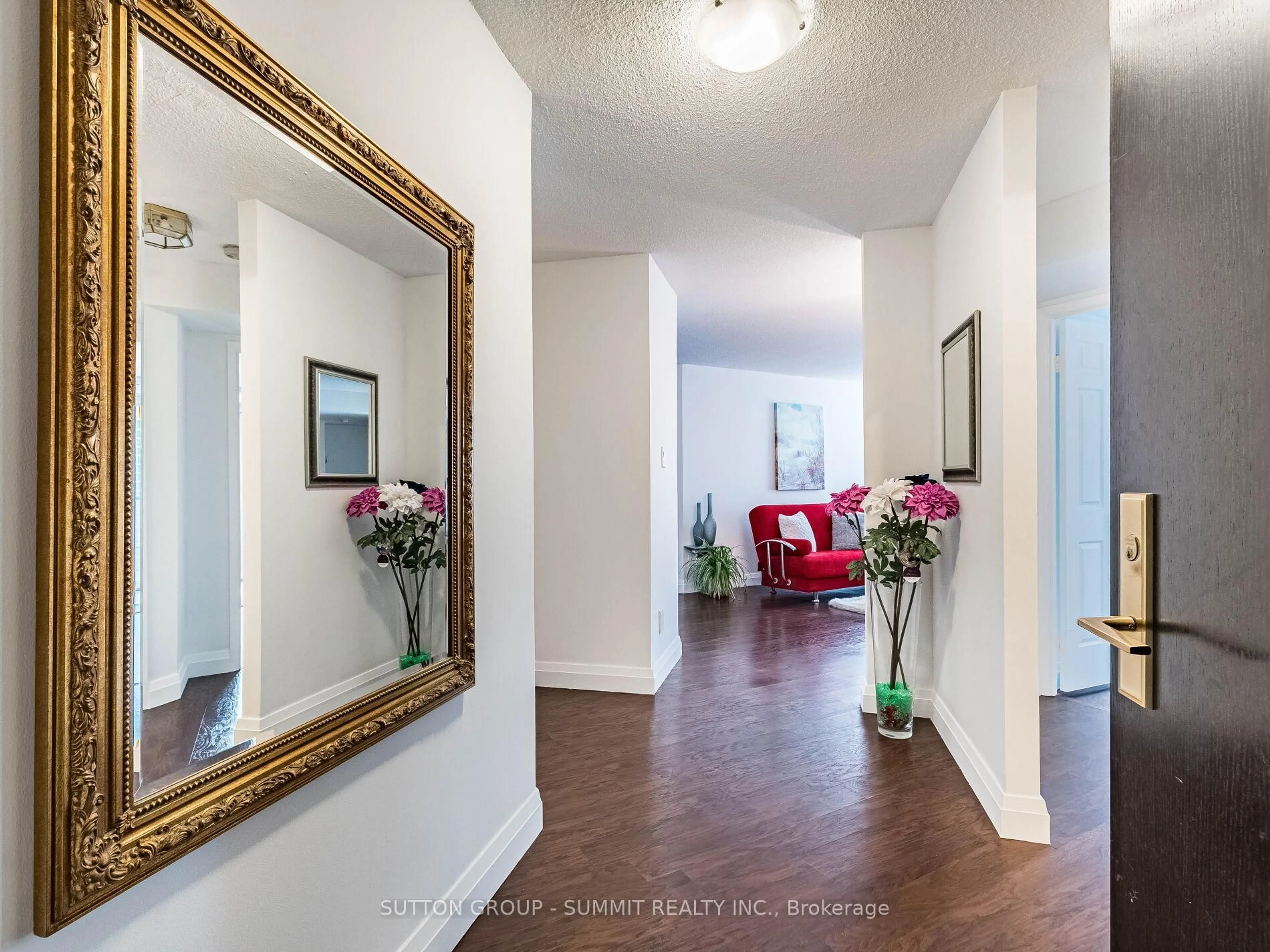 Indoor foyer for 55 Kingsbridge Garden Circ #1507, Mississauga Ontario L5R 1Y1