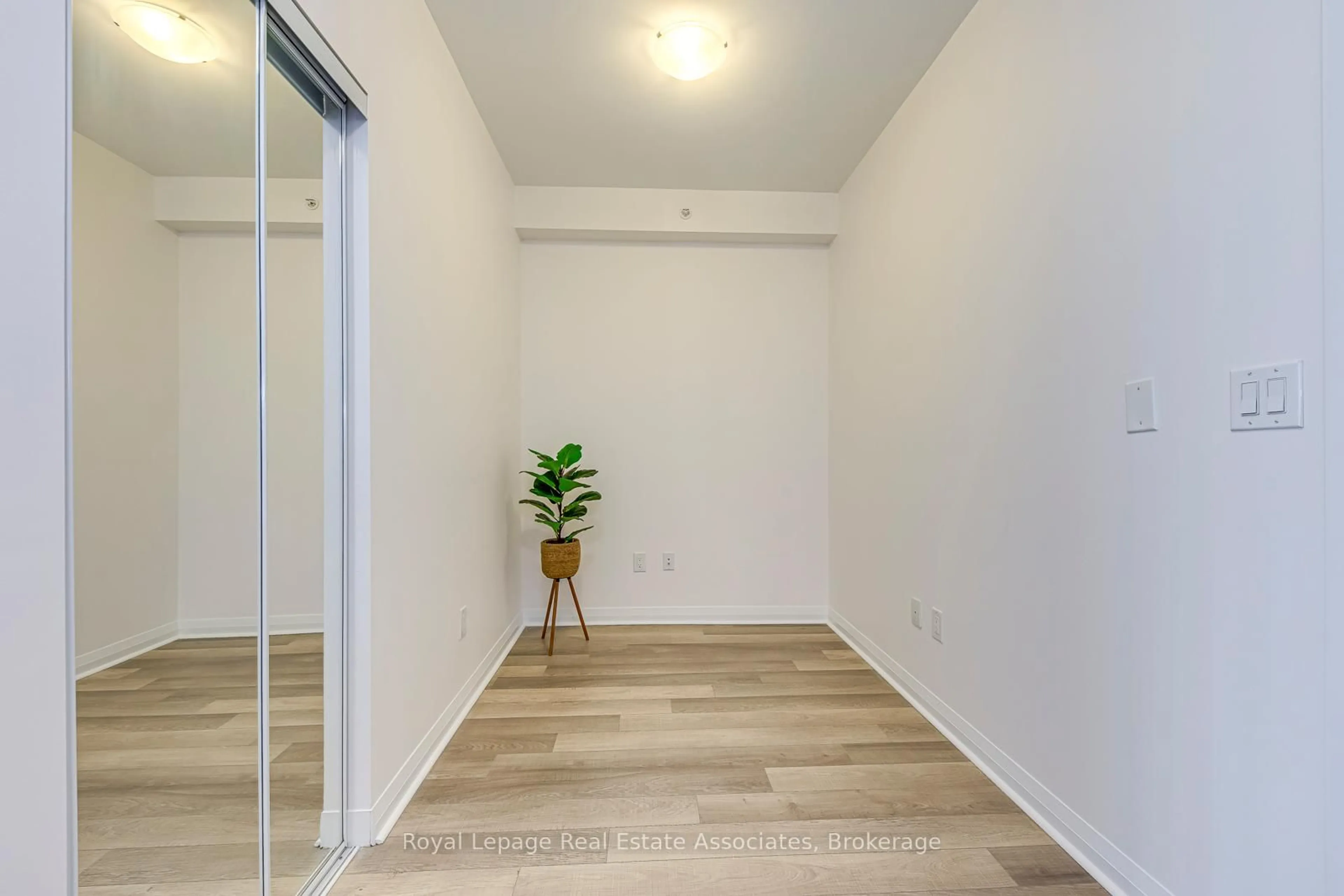 Unknown for 5033 Four Springs Ave #1416, Mississauga Ontario L5R 0G6