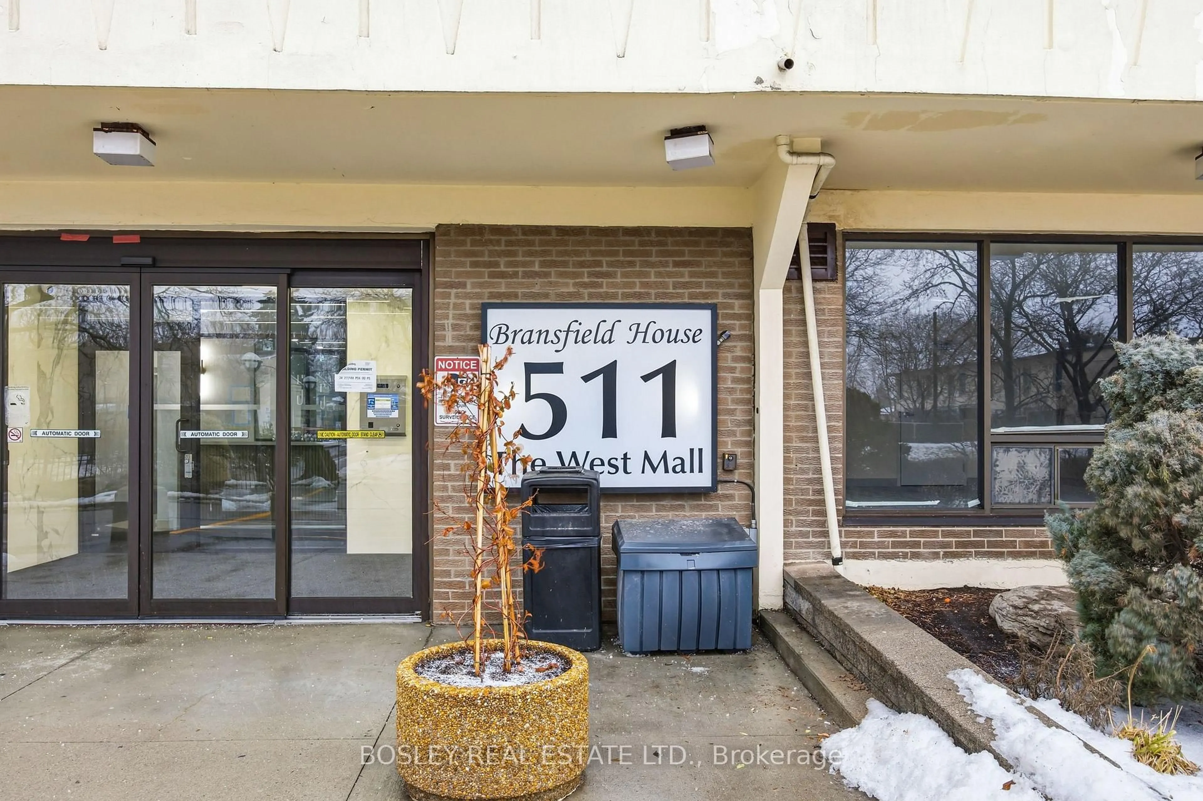 Indoor entryway for 511 The West Mall #1008, Toronto Ontario M9C 1G5