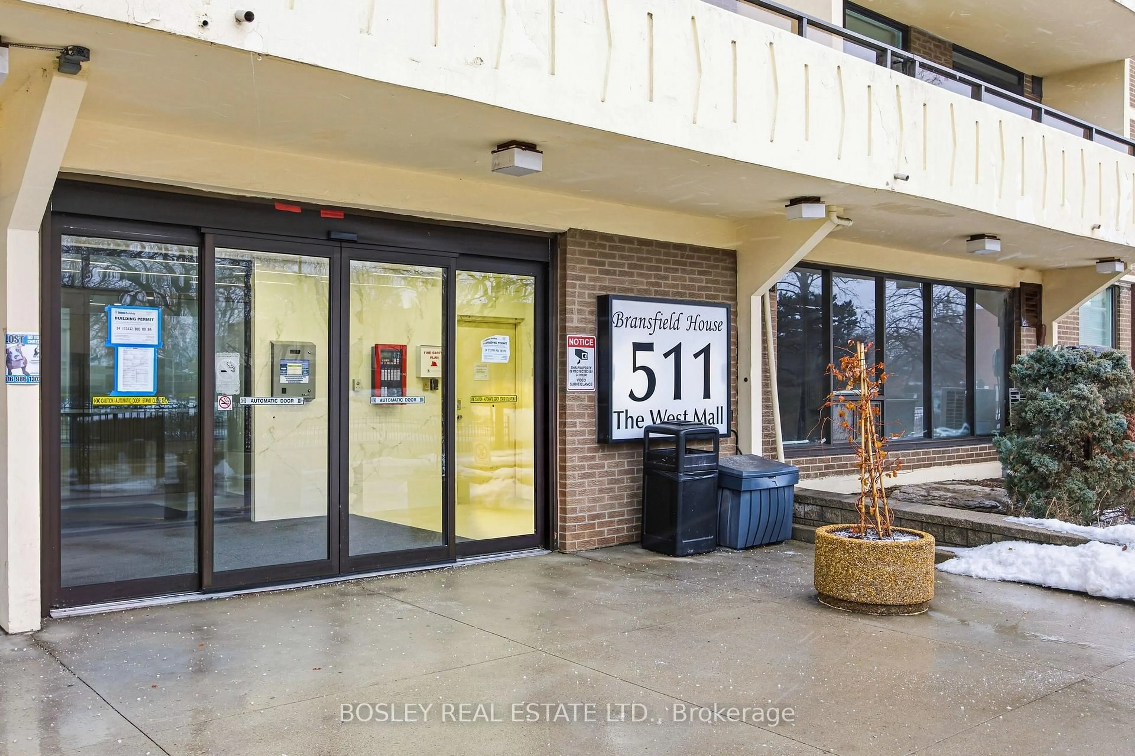 Indoor foyer for 511 The West Mall #1008, Toronto Ontario M9C 1G5