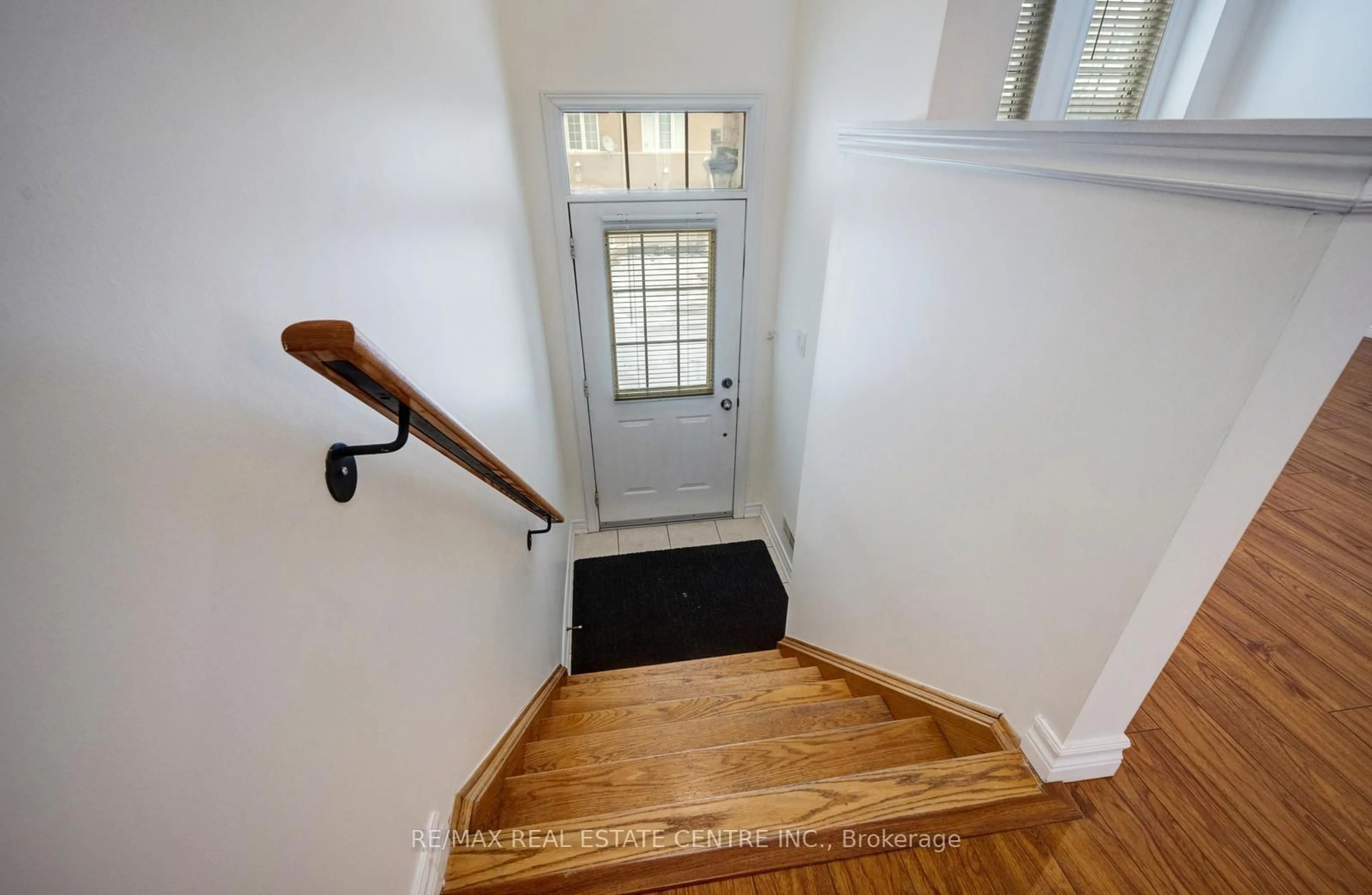 Indoor entryway for 4950 Albina Way #144, Mississauga Ontario L4Z 4J6