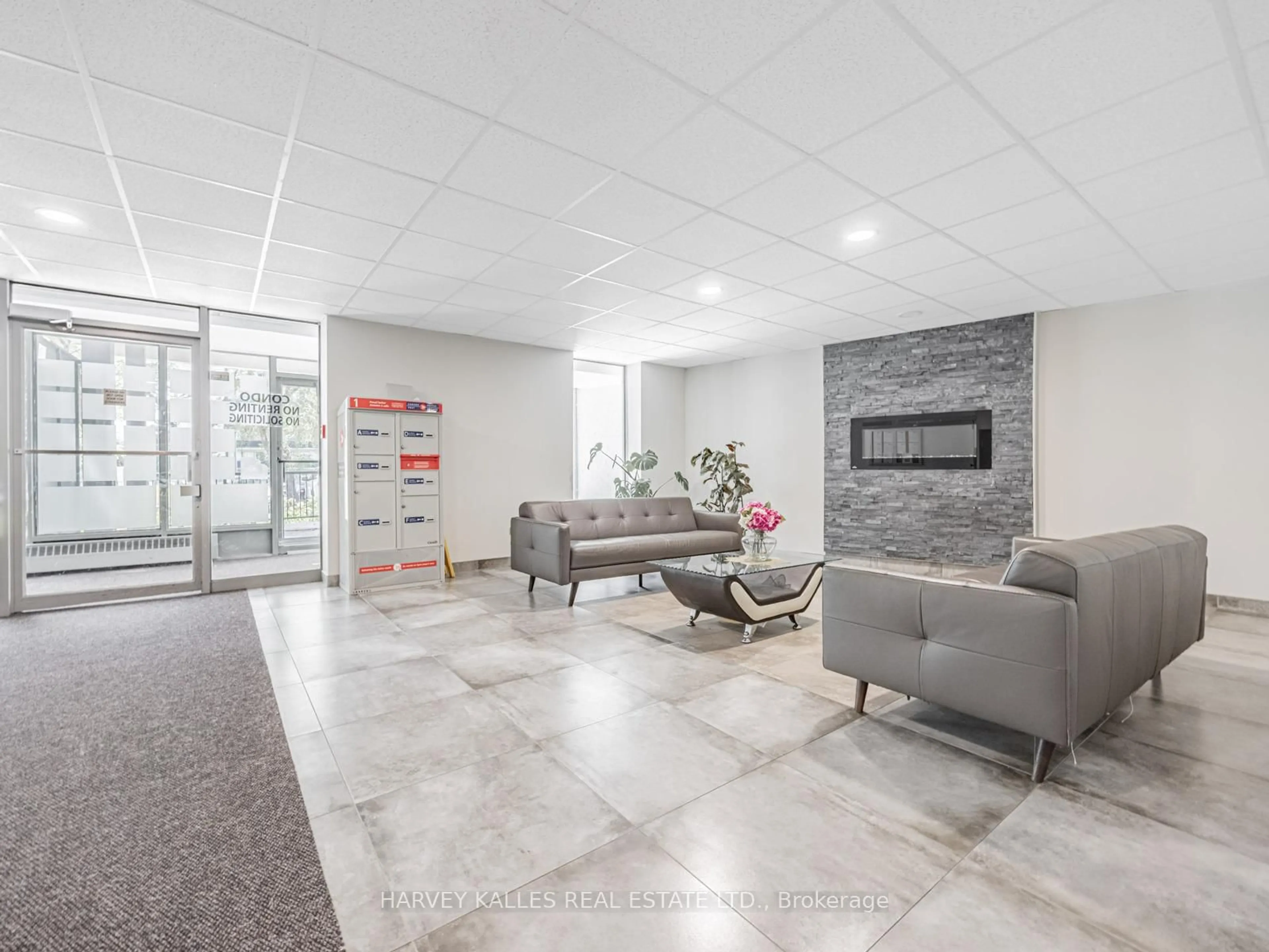 Lobby for 3065 Queen Frederica Dr #505, Mississauga Ontario L4Y 3A3