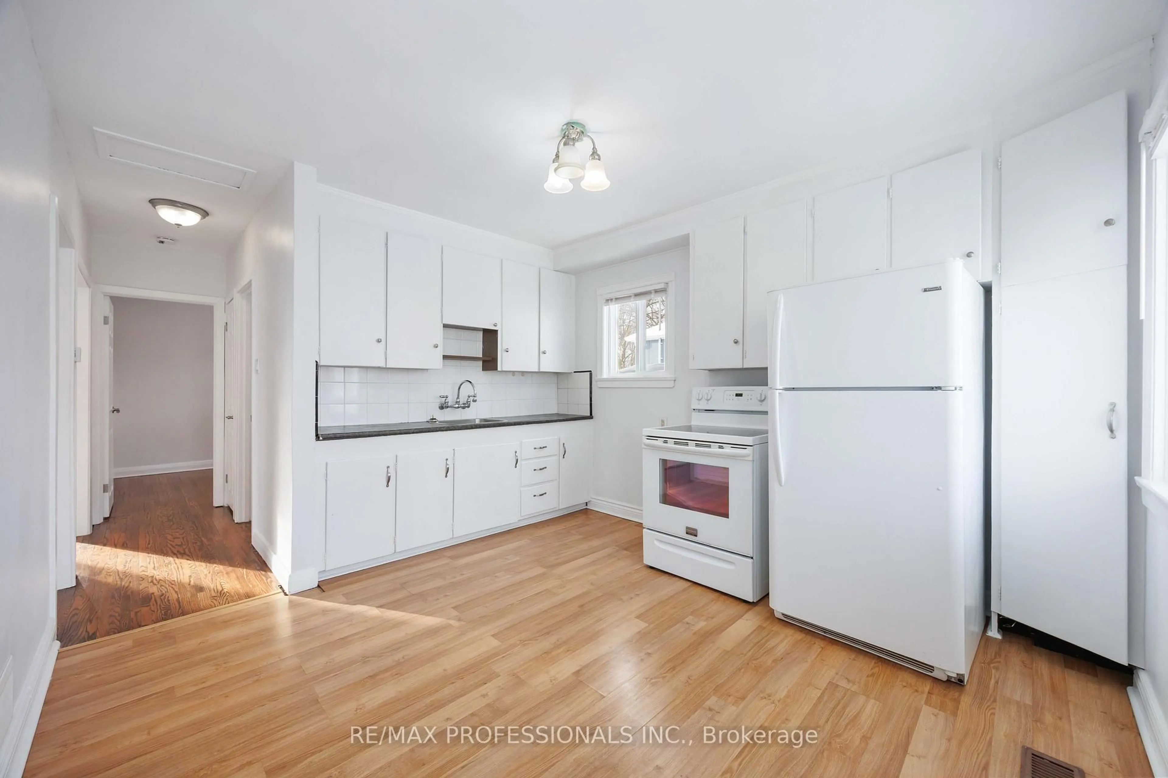 Standard kitchen, unknown for 40 Allenby Ave, Toronto Ontario M9W 1S6