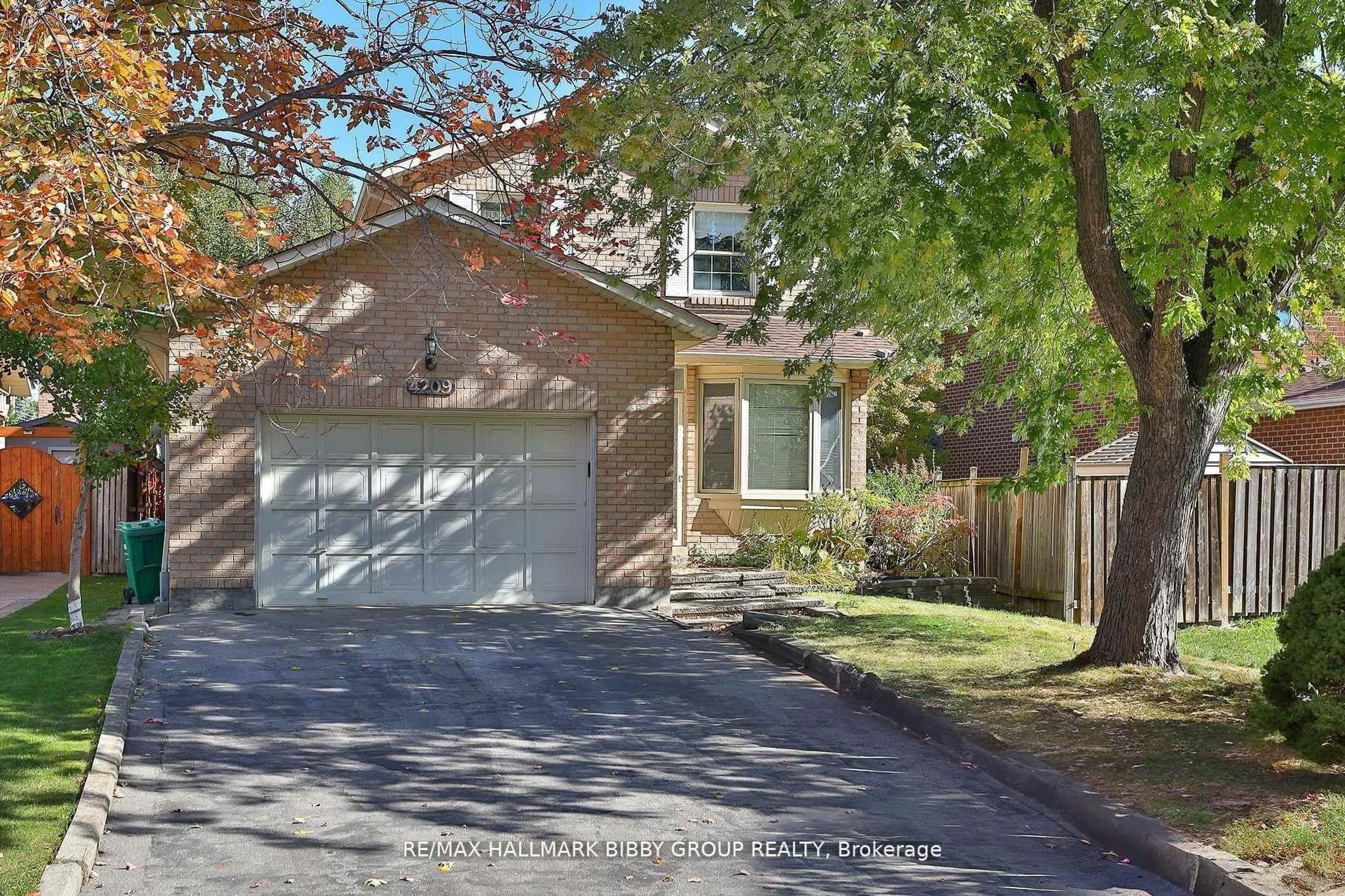 Home with brick exterior material, street for 4209 Viburnum Crt, Mississauga Ontario L5C 3V5