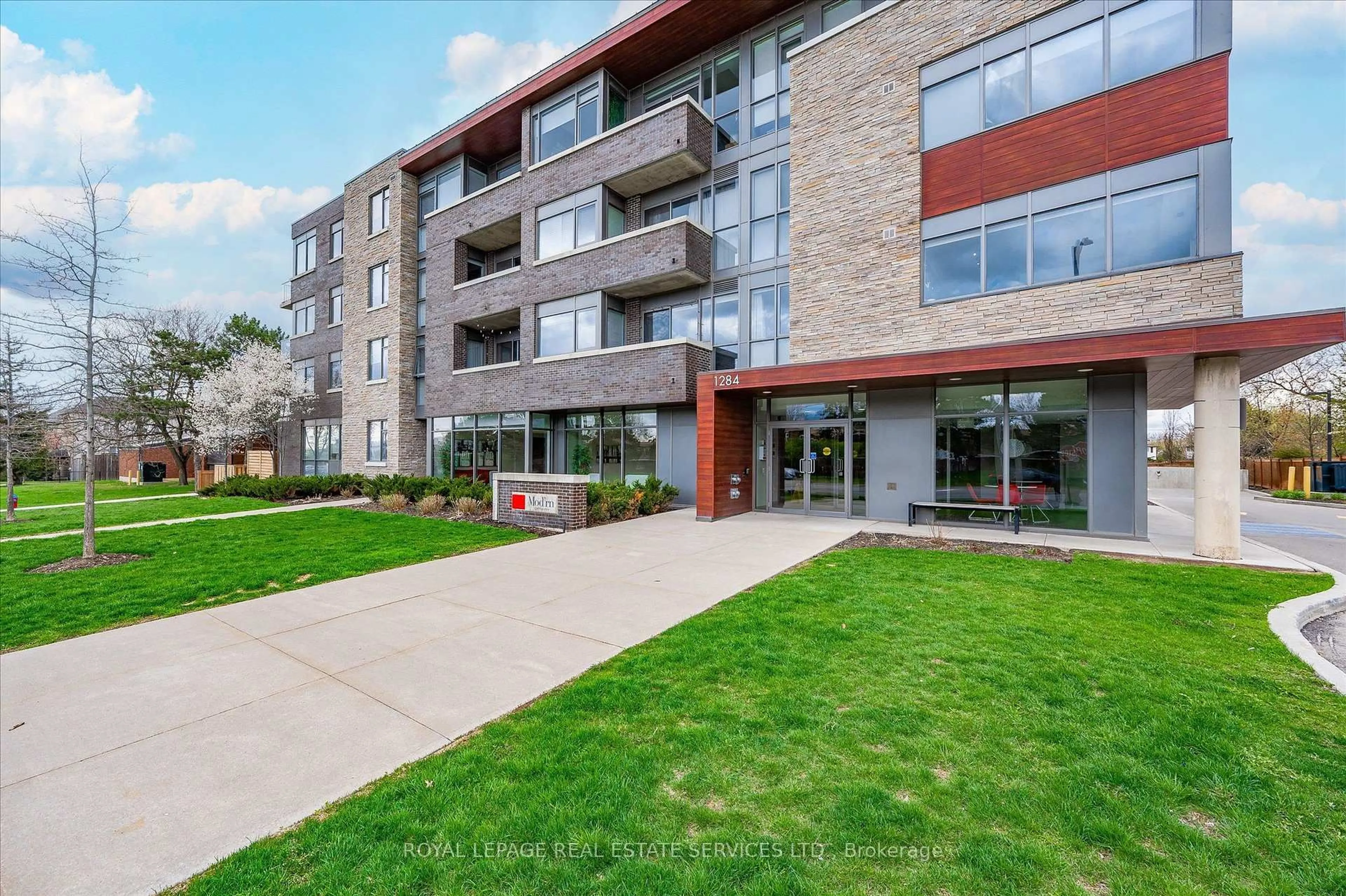 Patio, unknown for 1284 Guelph Line #111, Burlington Ontario L7P 0T9