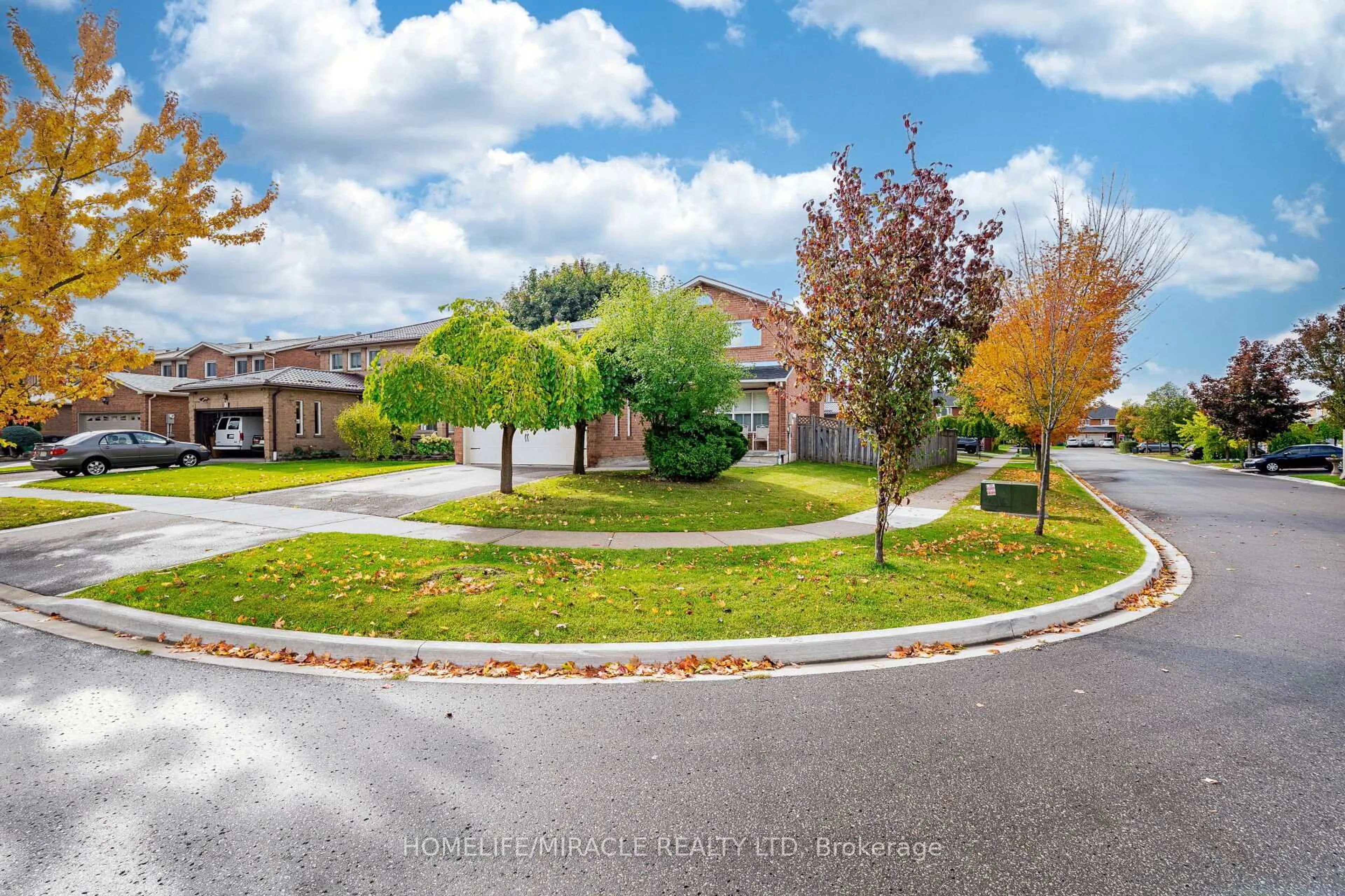 A pic from outside/outdoor area/front of a property/back of a property/a pic from drone, street for 9 Ballycastle Cres, Brampton Ontario L6Z 2V6