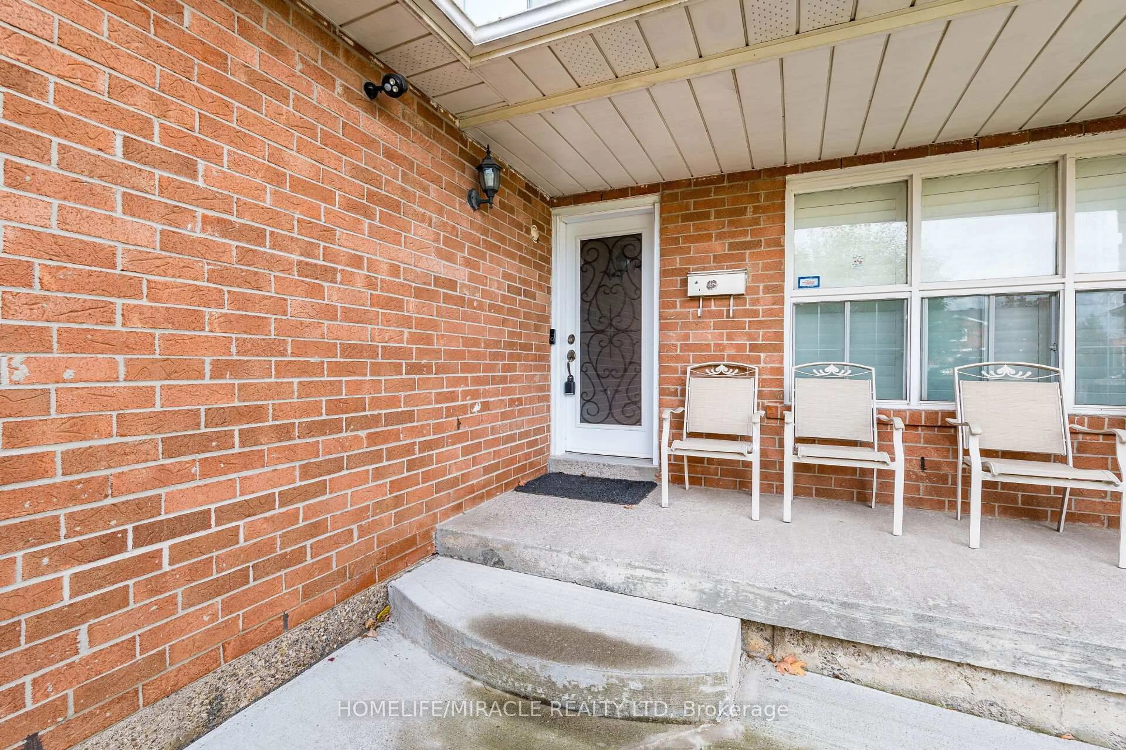 Unknown for 9 Ballycastle Cres, Brampton Ontario L6Z 2V6