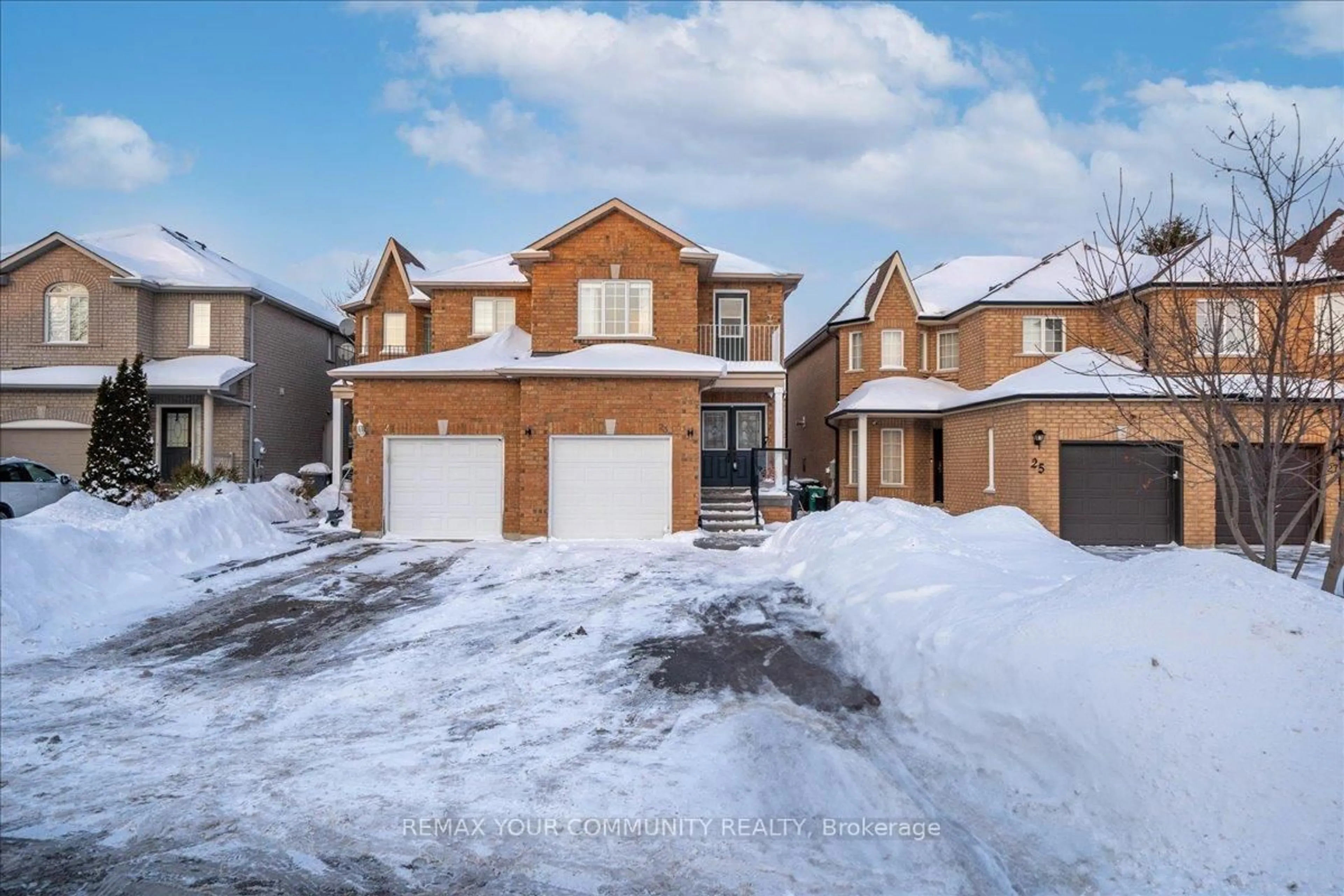 A pic from outside/outdoor area/front of a property/back of a property/a pic from drone, street for 23 Coolspring Cres, Caledon Ontario L7E 1W6
