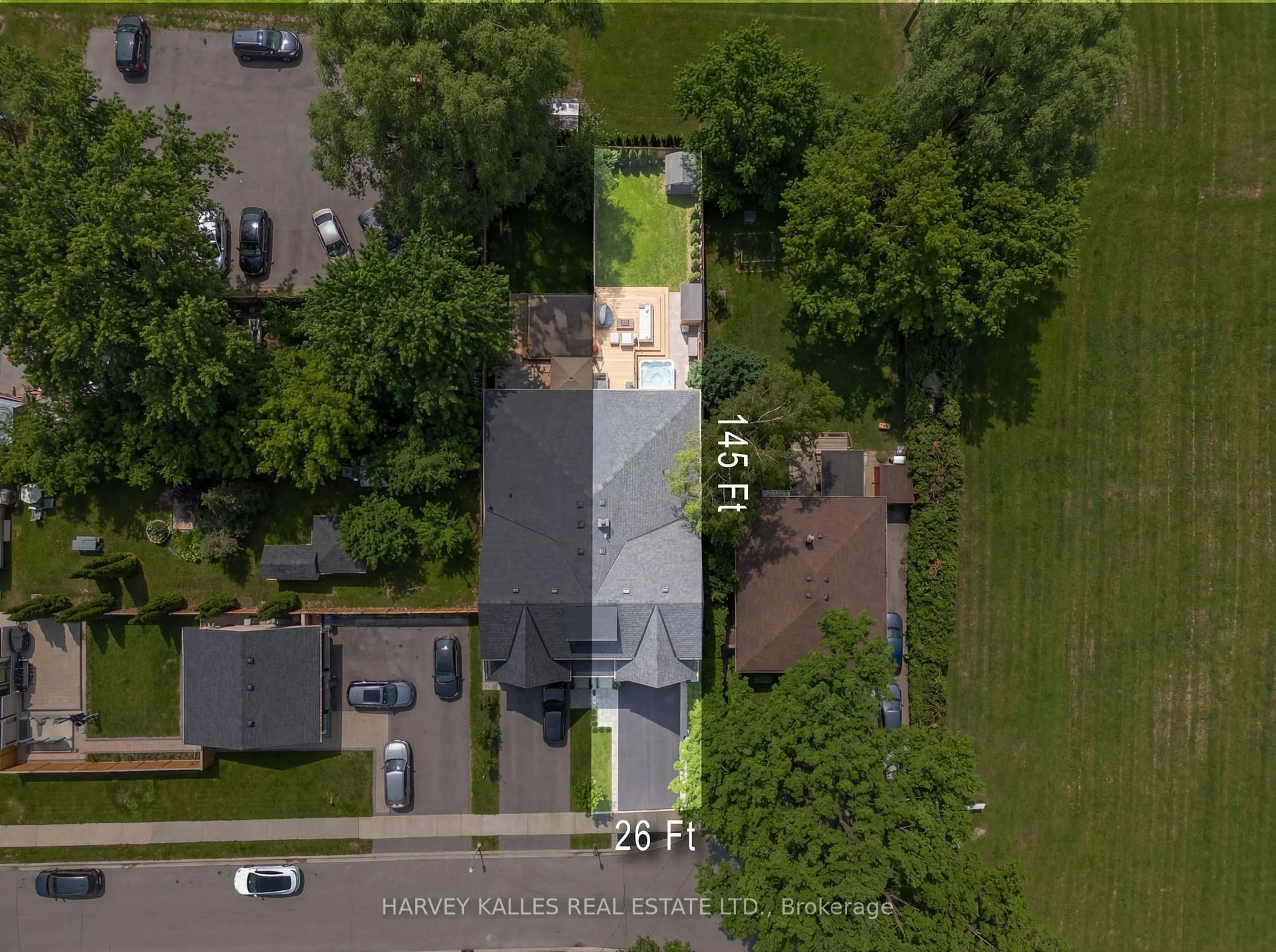 A pic from outside/outdoor area/front of a property/back of a property/a pic from drone, unknown for 957 Eighth St, Mississauga Ontario L5E 1R6