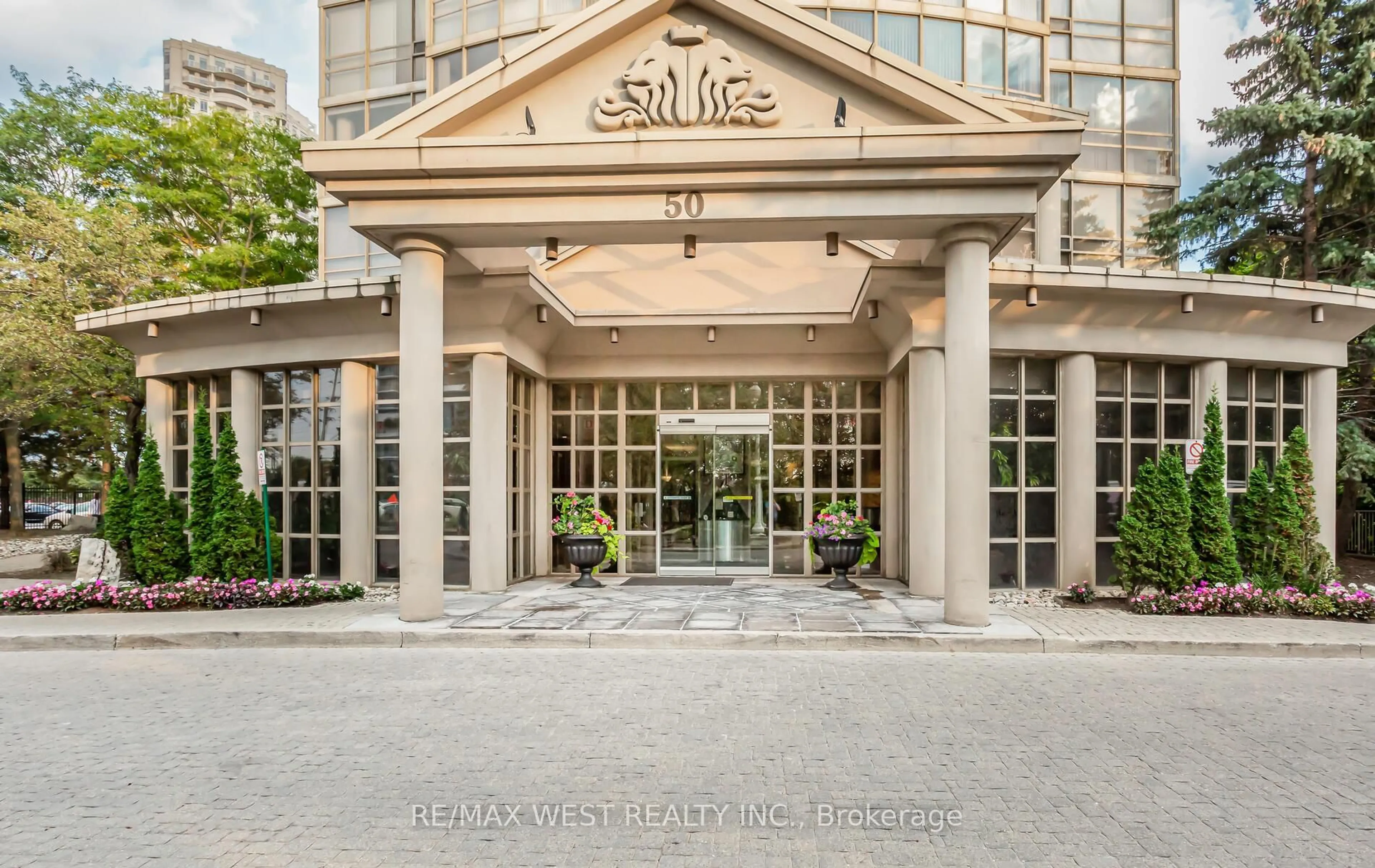 Indoor foyer for 50 Eglinton Ave #1510, Mississauga Ontario L5R 3P5