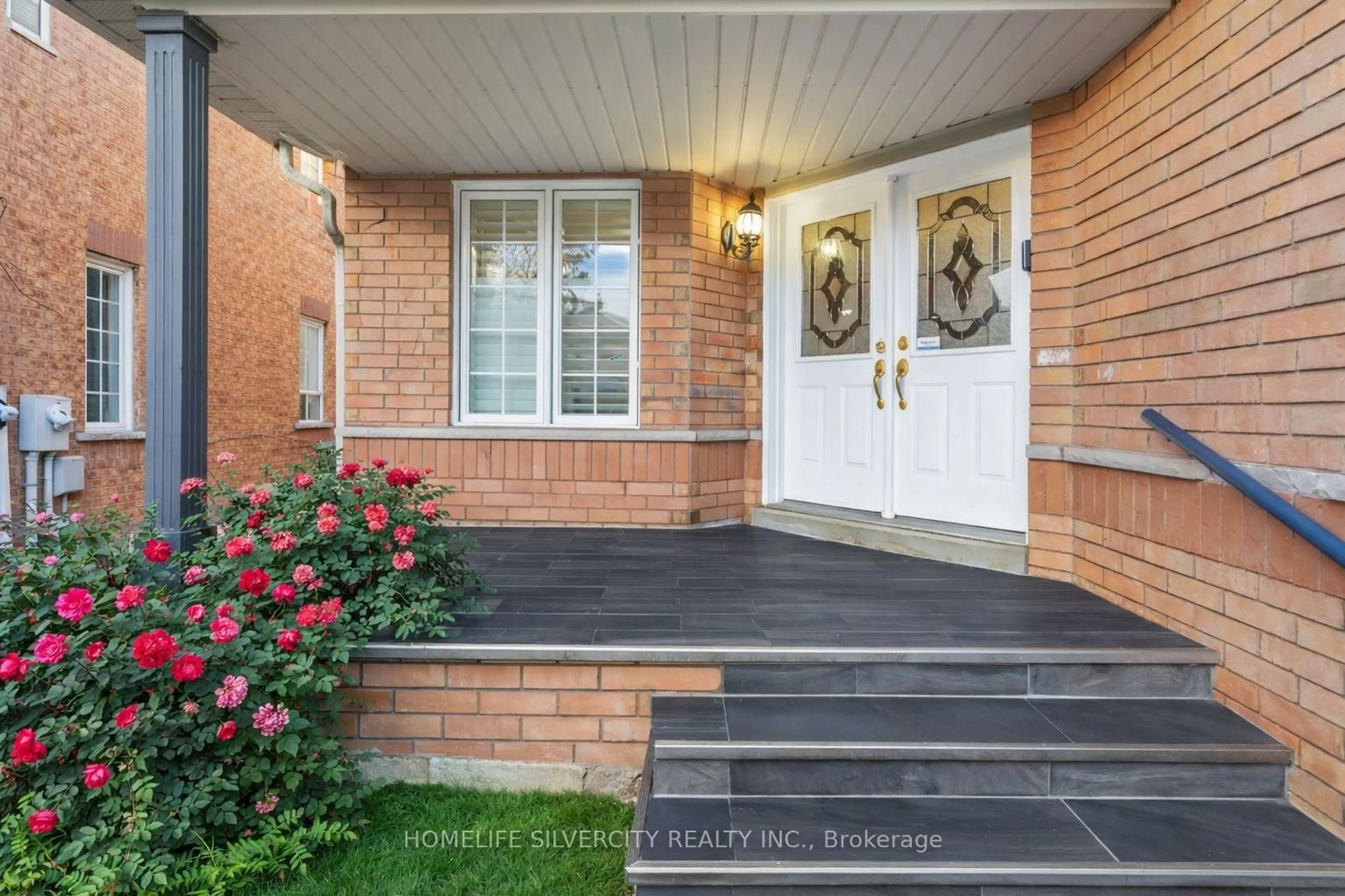 Indoor entryway for 16 Coralreef Cres, Brampton Ontario L6R 2H5