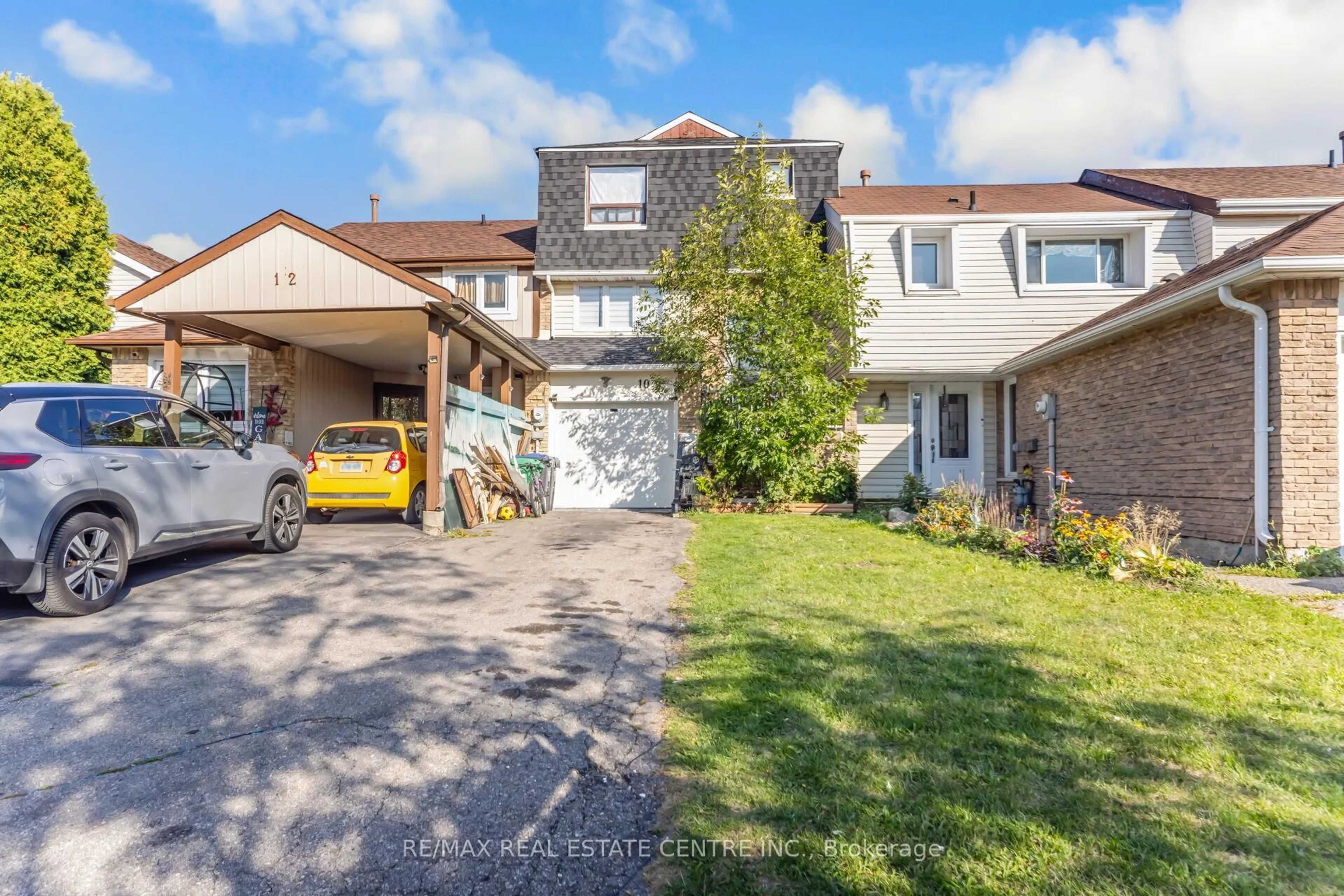 A pic from outside/outdoor area/front of a property/back of a property/a pic from drone, street for 10 Fanshawe Dr, Brampton Ontario L6Z 1A9