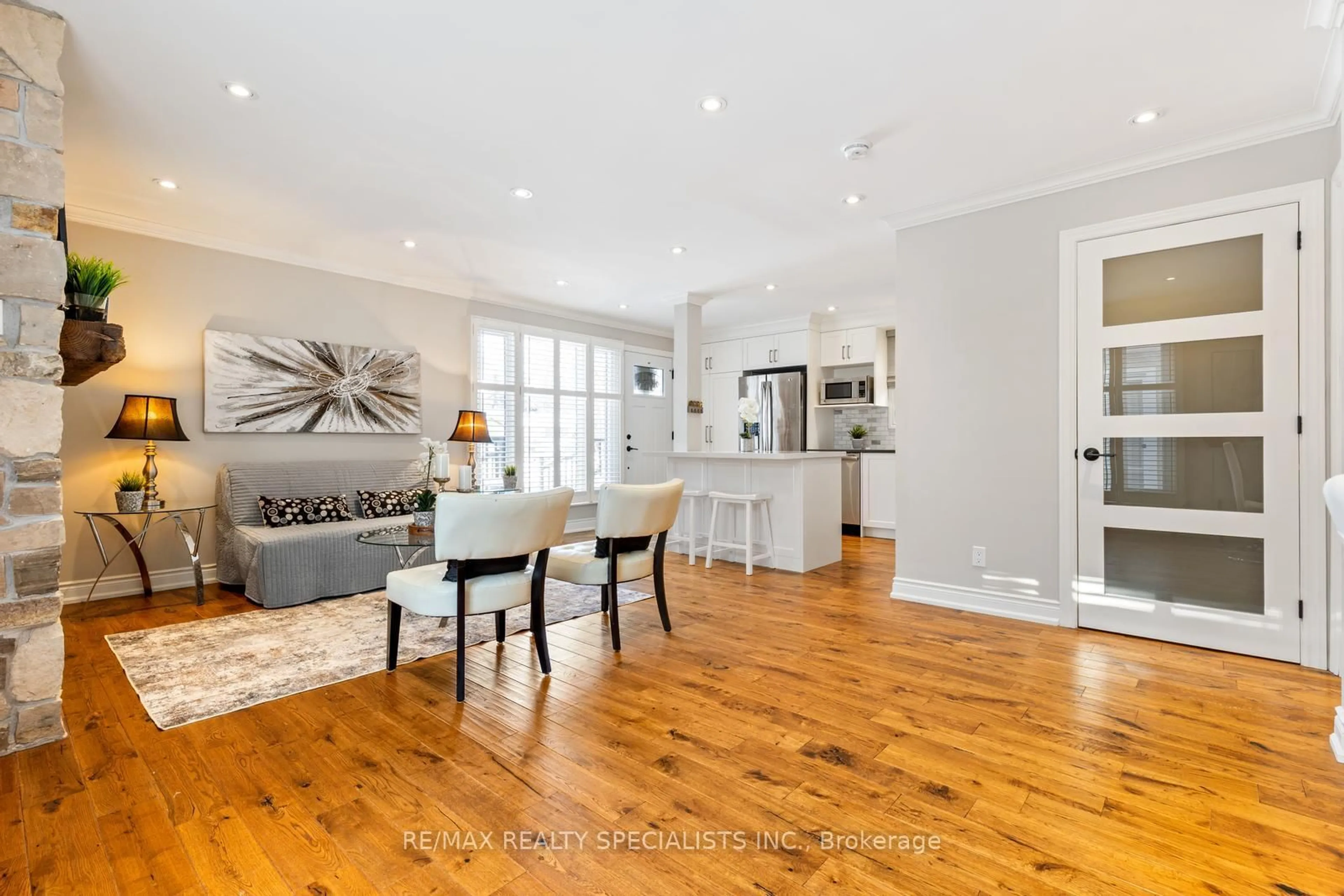 Open concept kitchen, wood/laminate floor for 6479 Tisler Cres, Mississauga Ontario L5N 3G6