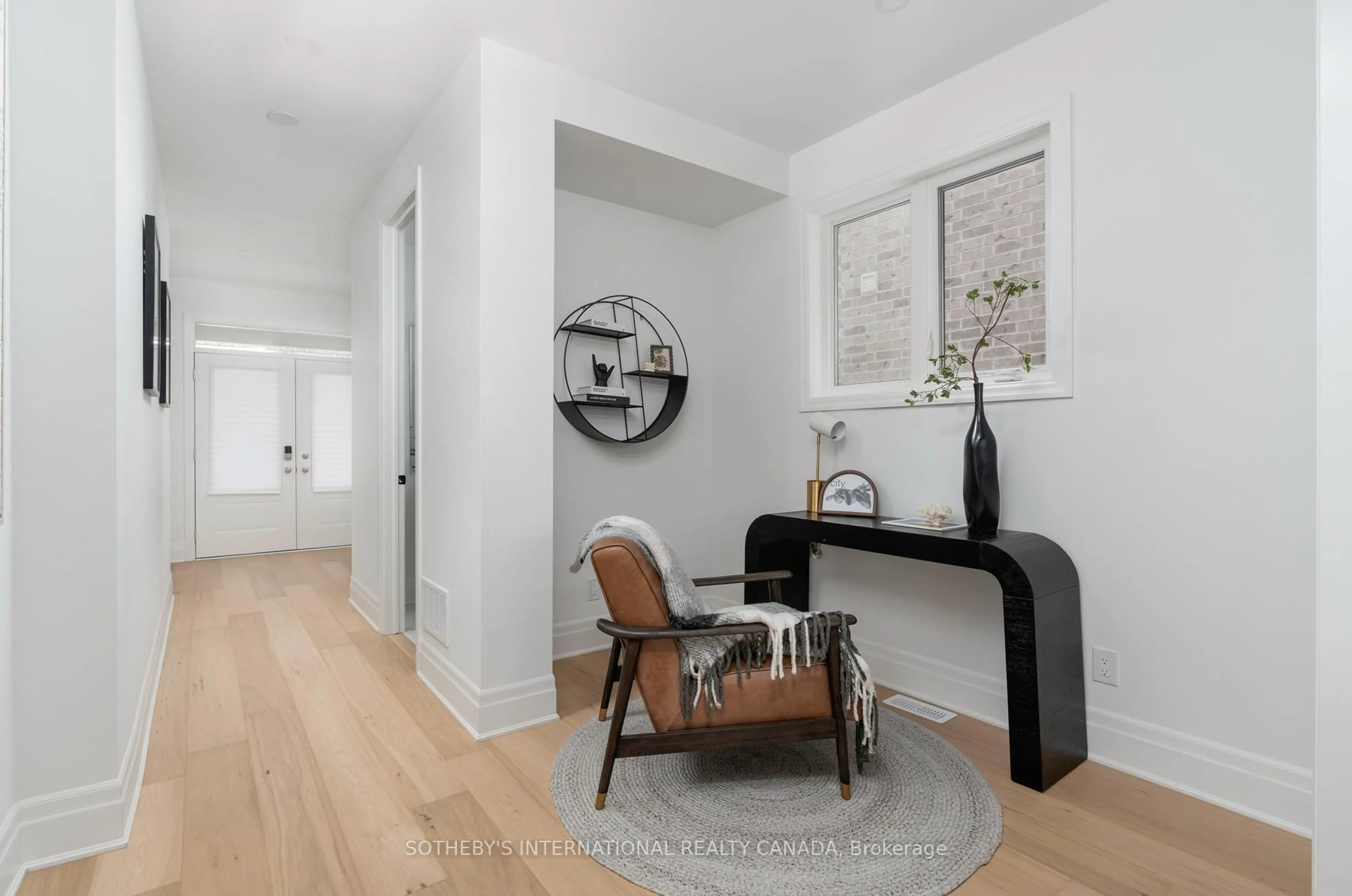 Indoor entryway for 1556 Cookman Dr, Milton Ontario L9E 2A7