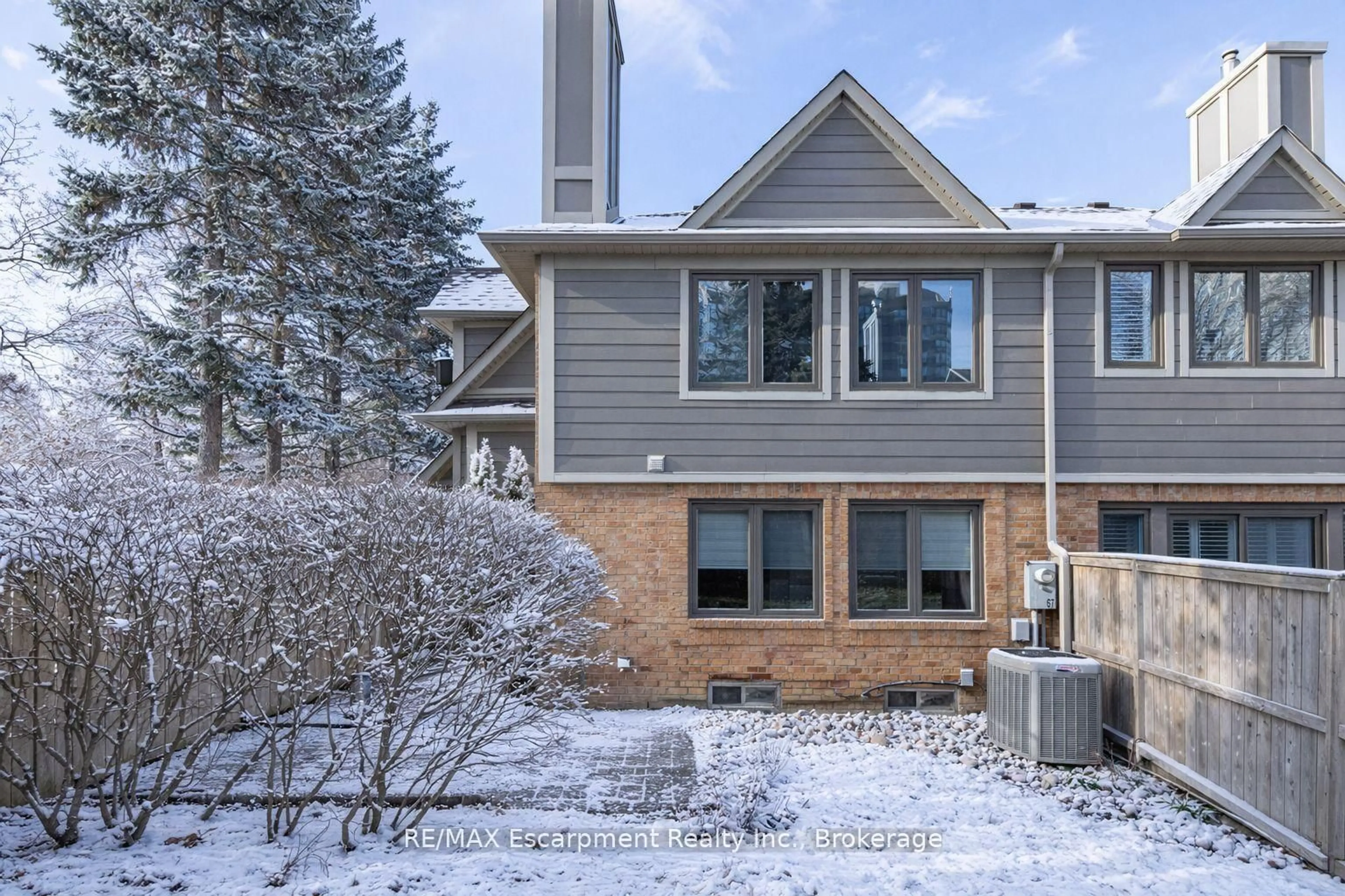 Home with vinyl exterior material, unknown for 2199 Burnhamthorpe Rd #67, Mississauga Ontario L5L 5M7