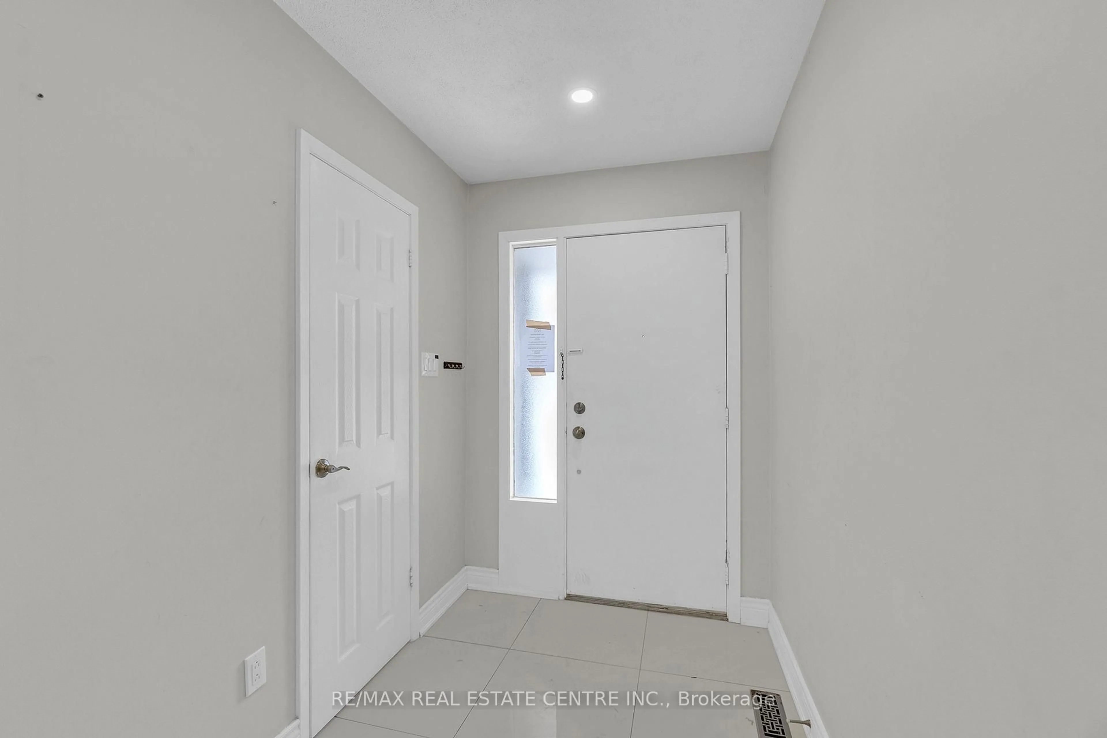 Indoor entryway for 29 Gatwick Lane, Brampton Ontario L6S 2E4