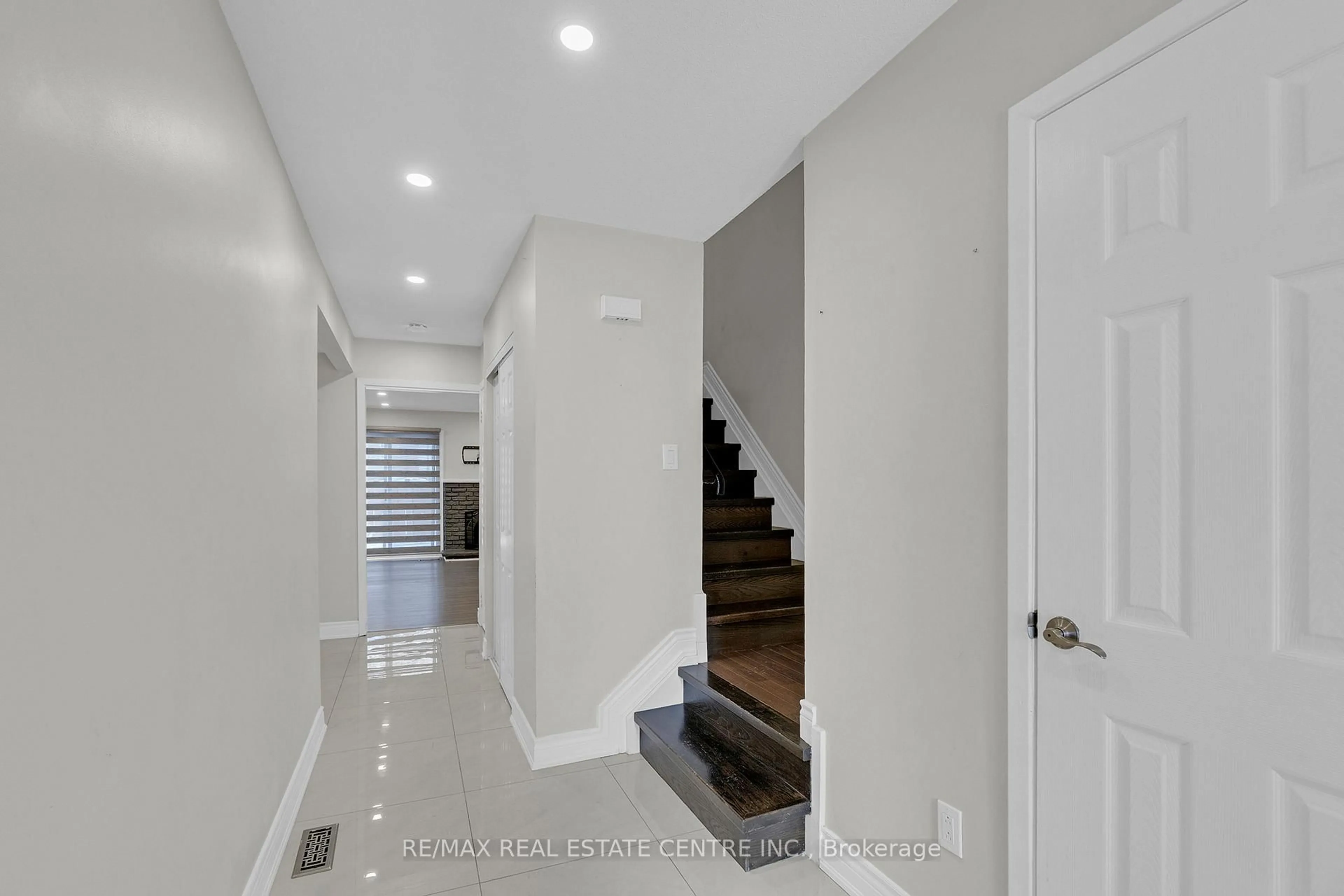 Indoor entryway for 29 Gatwick Lane, Brampton Ontario L6S 2E4