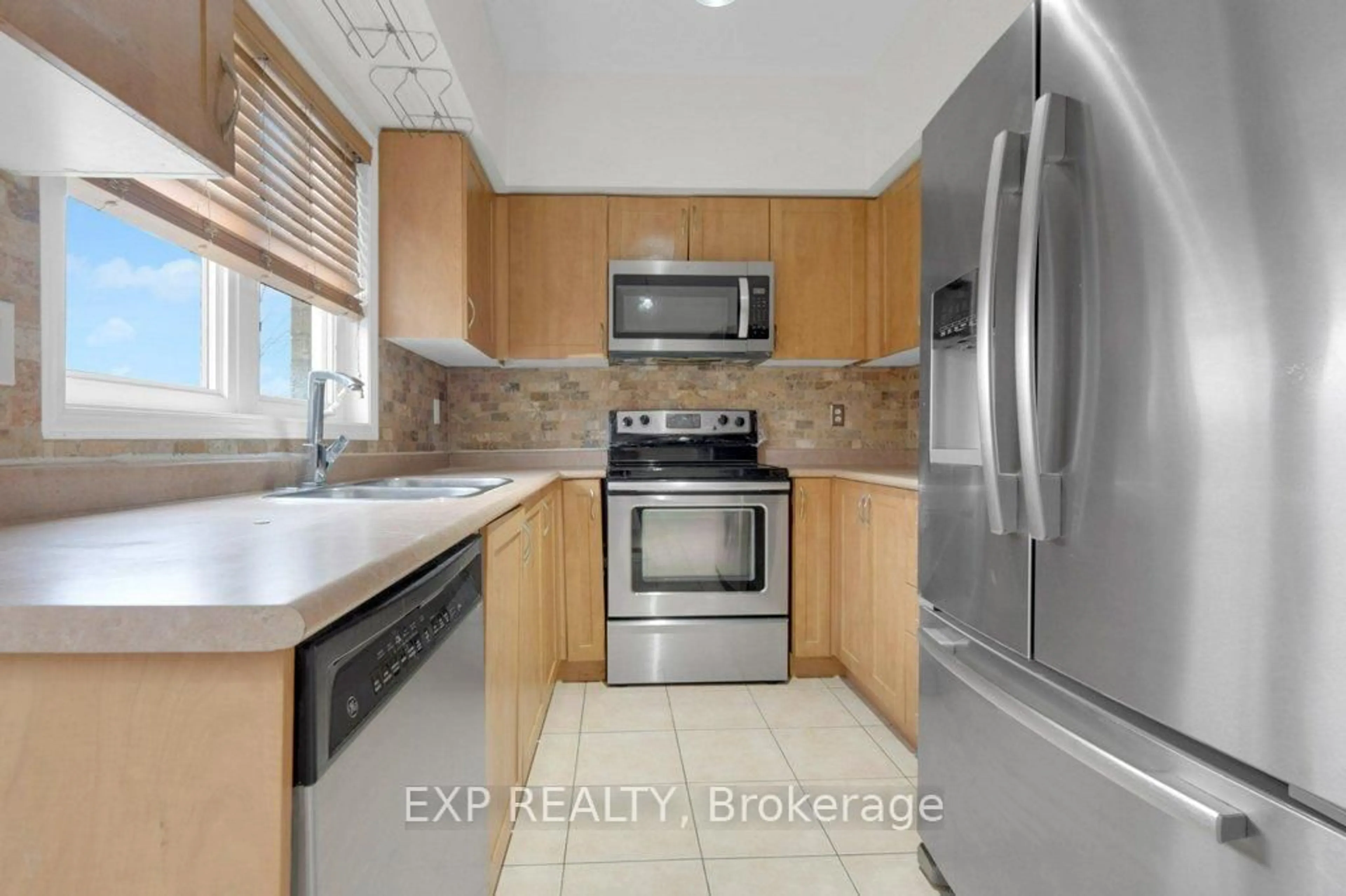 Standard kitchen, ceramic/tile floor for 7035 Rexwood Rd #13, Mississauga Ontario L4T 4M6