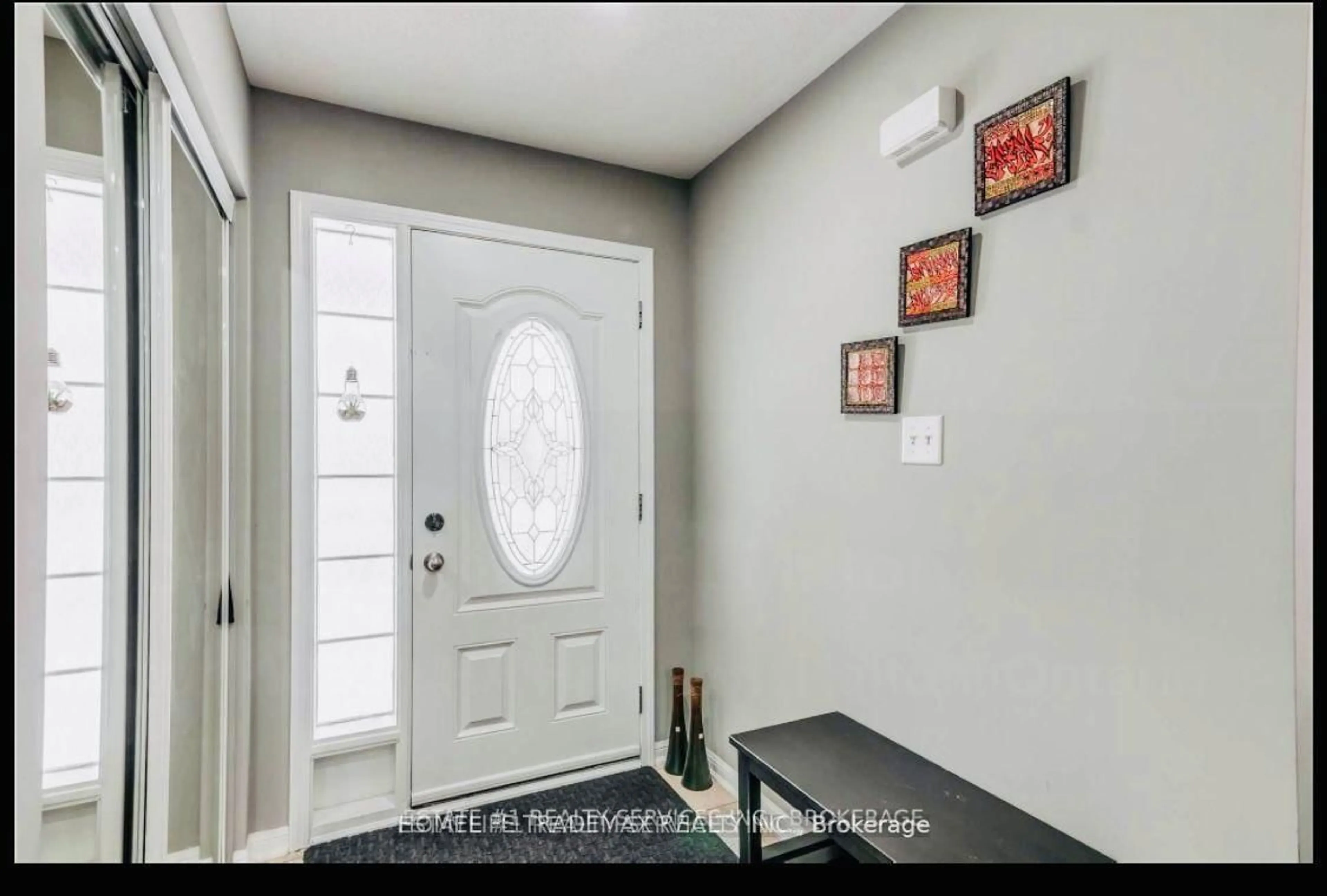 Indoor entryway for 1004 Savoline Blvd, Milton Ontario L9T 7T1