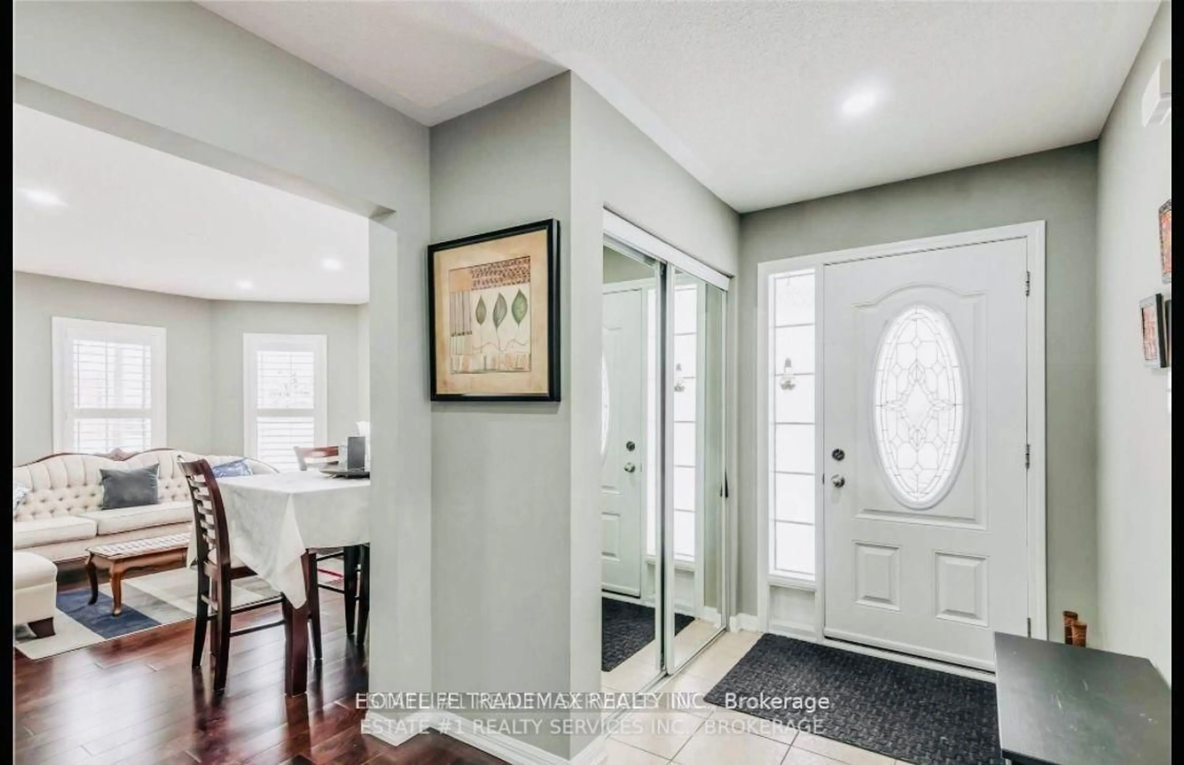 Indoor entryway for 1004 Savoline Blvd, Milton Ontario L9T 7T1