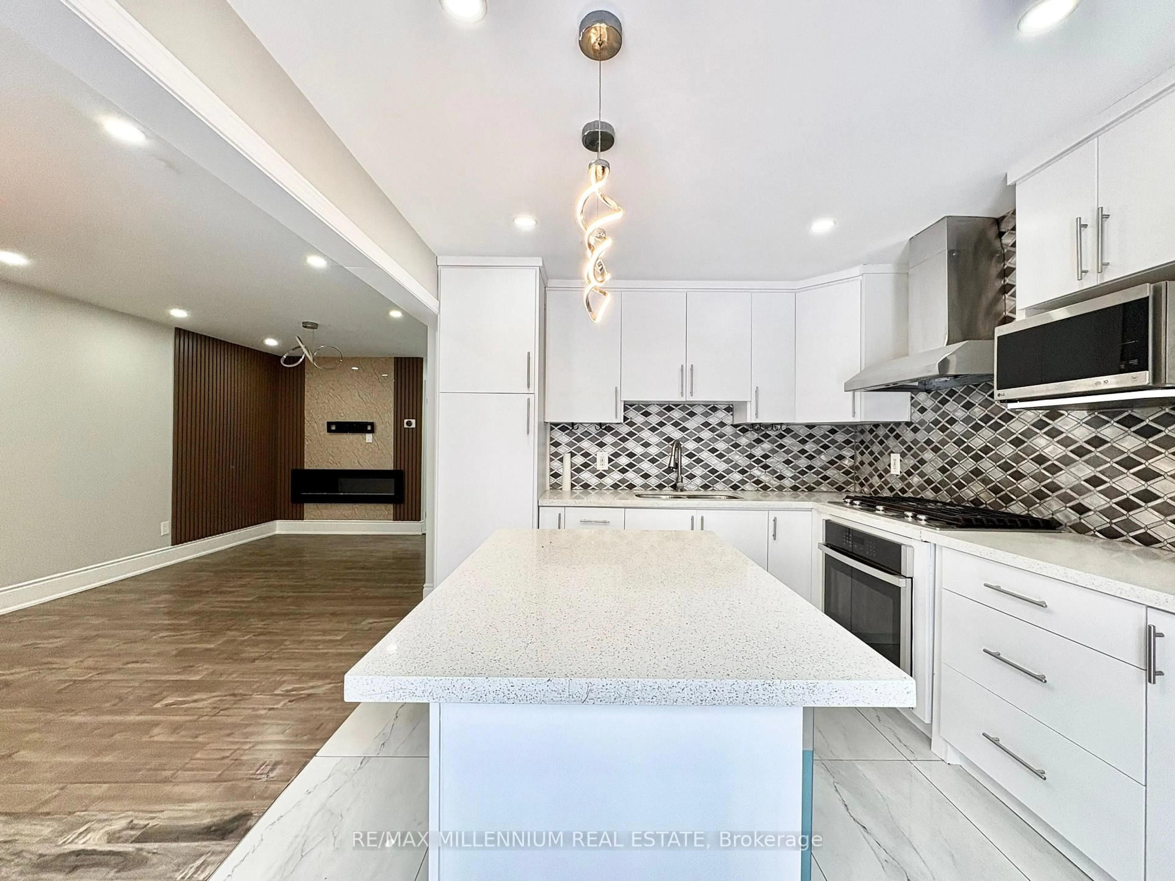 Contemporary kitchen, ceramic/tile floor for 28 Hendricks Cres, Brampton Ontario L6Y 4L2