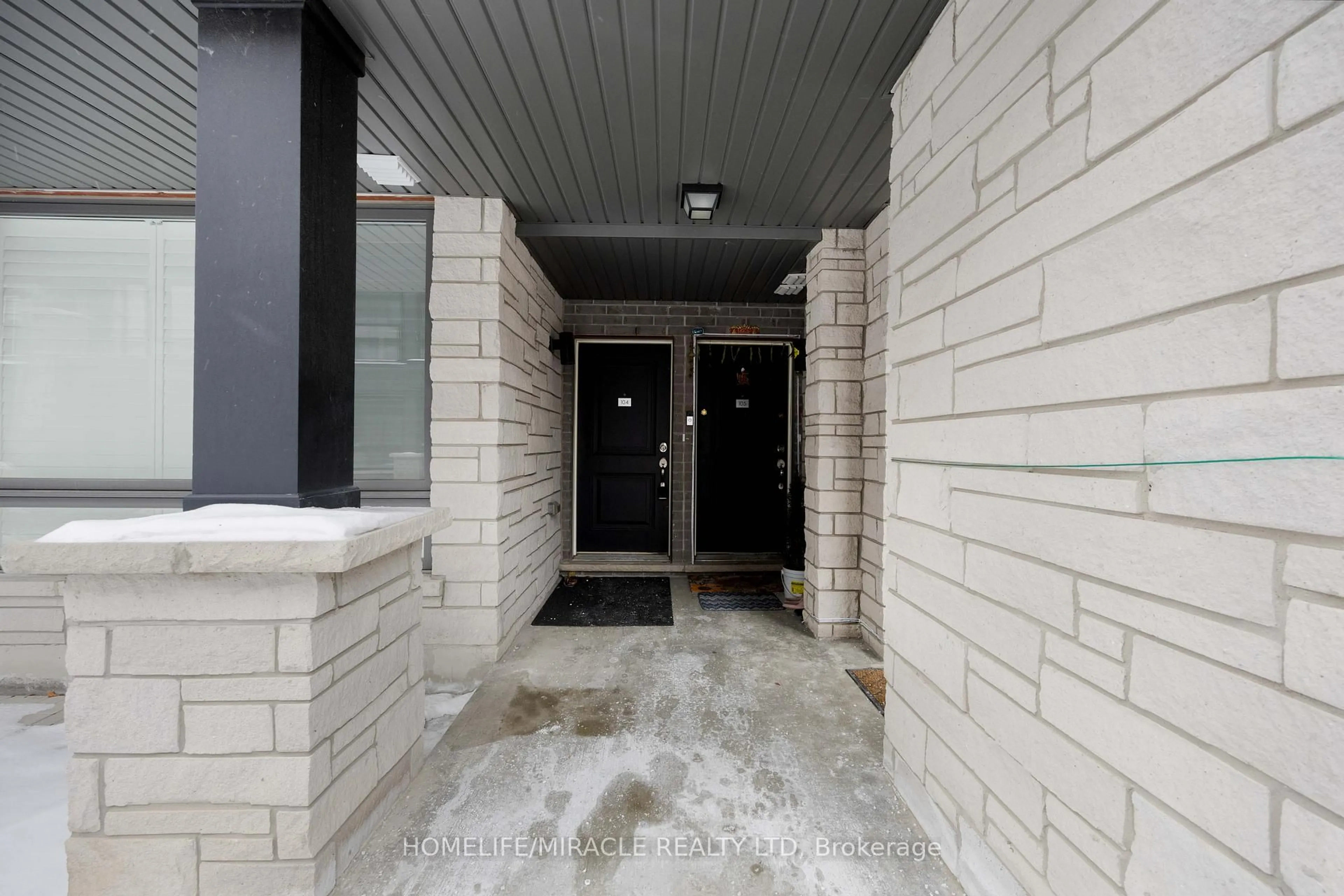 Indoor foyer for 9470 The Gore Rd #104, Brampton Ontario L6P 4P9