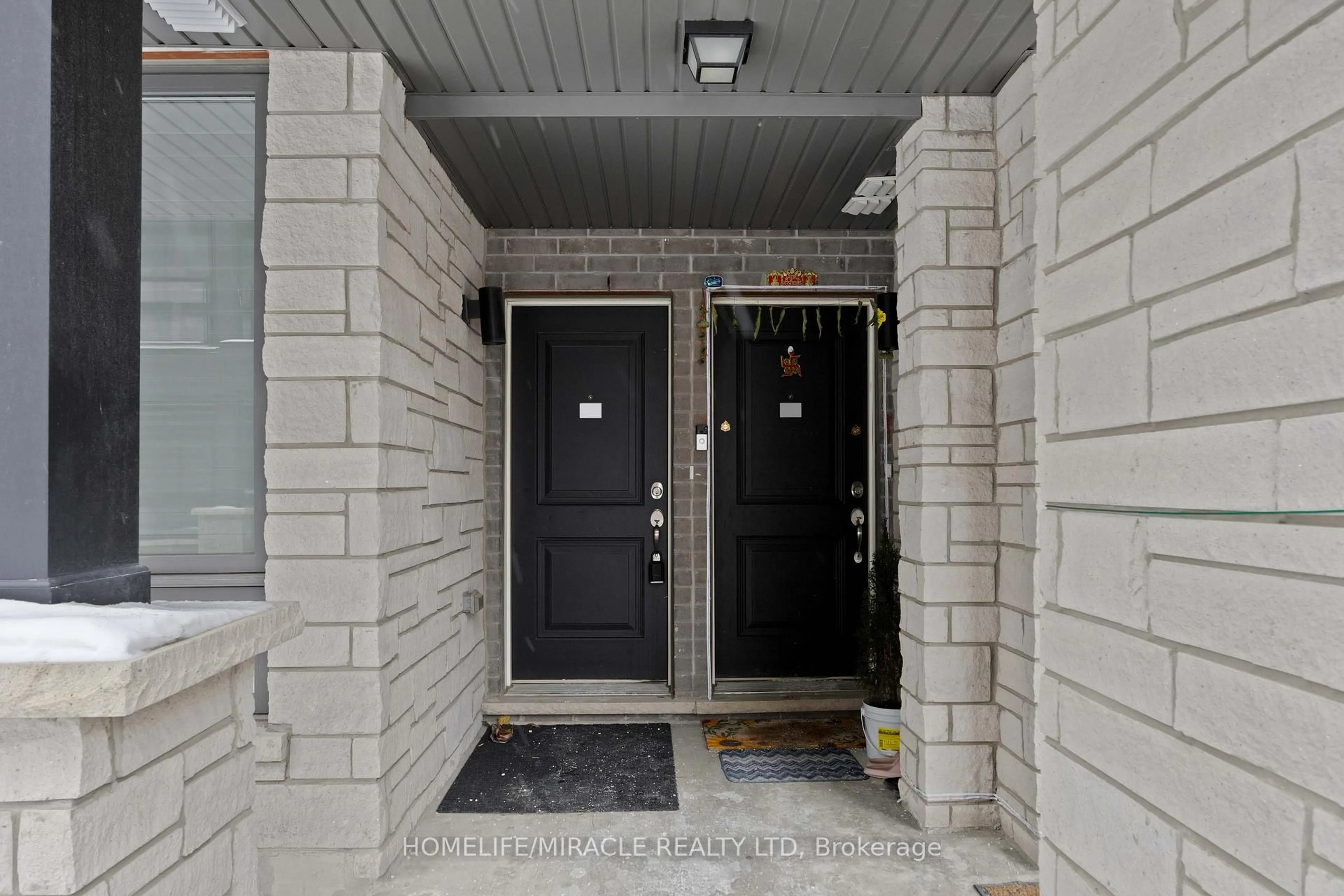 Indoor entryway for 9470 The Gore Rd, Brampton Ontario L6P 4P9