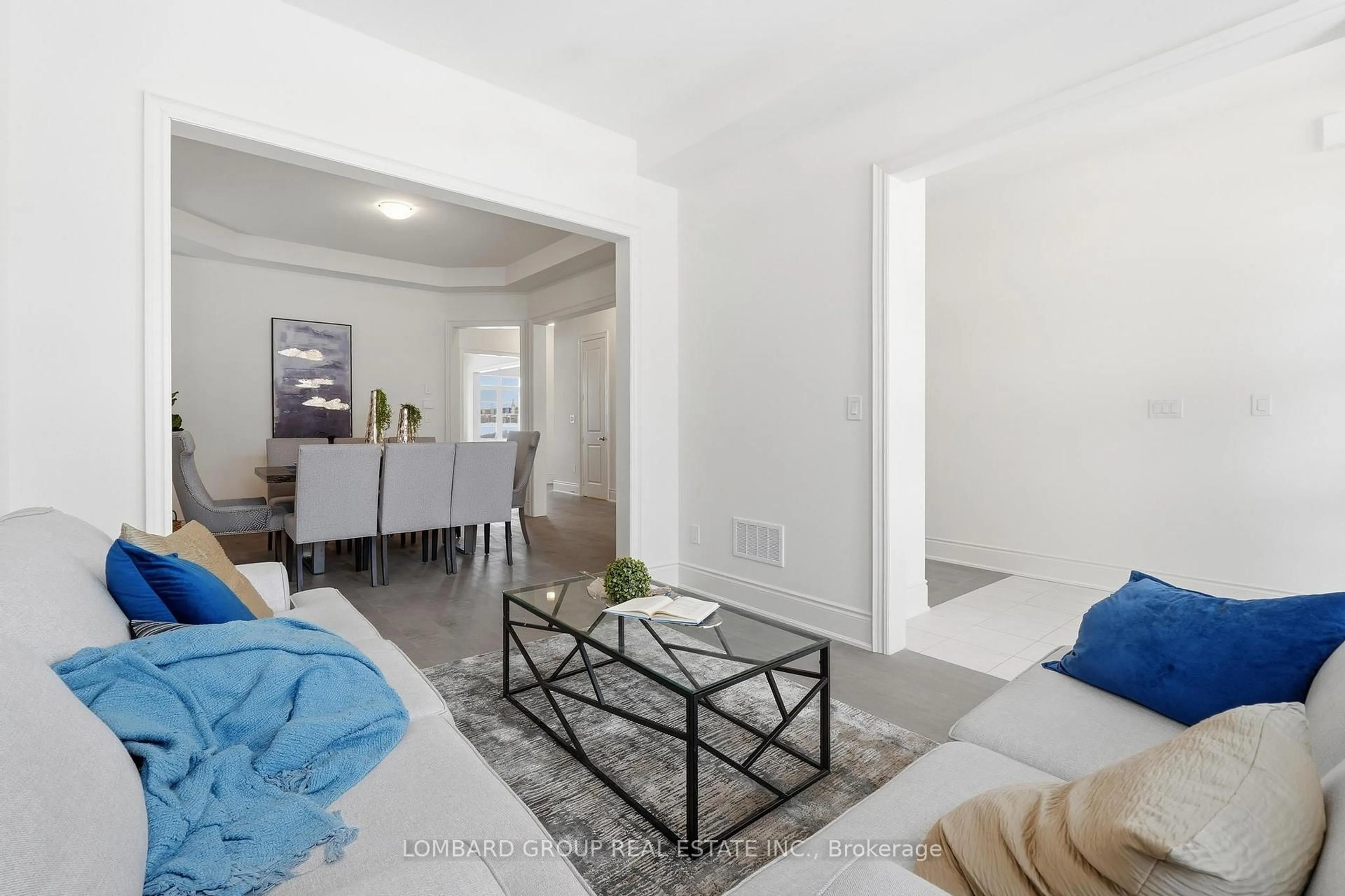 Living room with furniture, unknown for 37 North Park Blvd, Oakville Ontario L6M 0W8