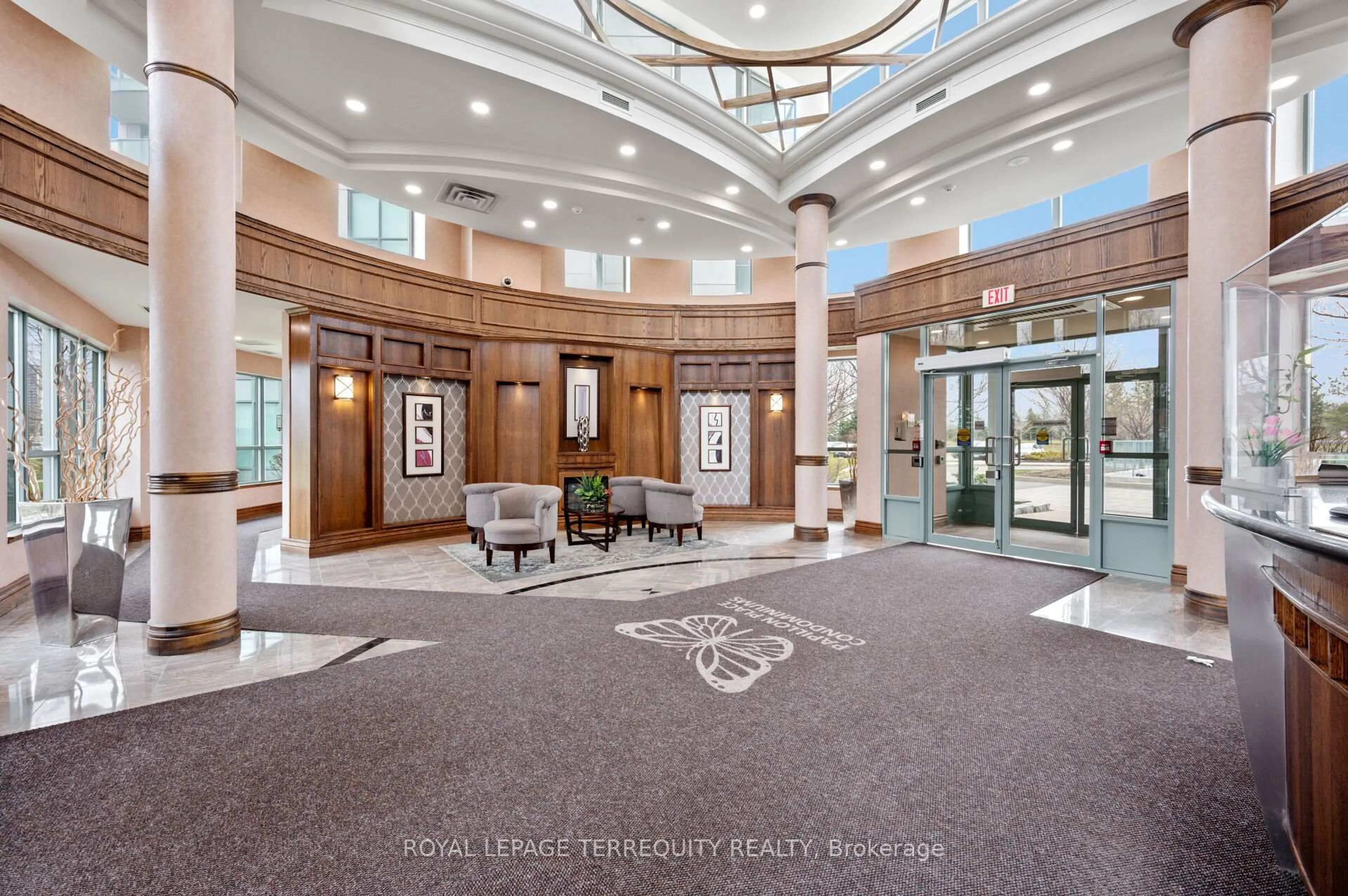 Indoor foyer for 4850 Glen Erin Dr #506, Mississauga Ontario L5M 7S1