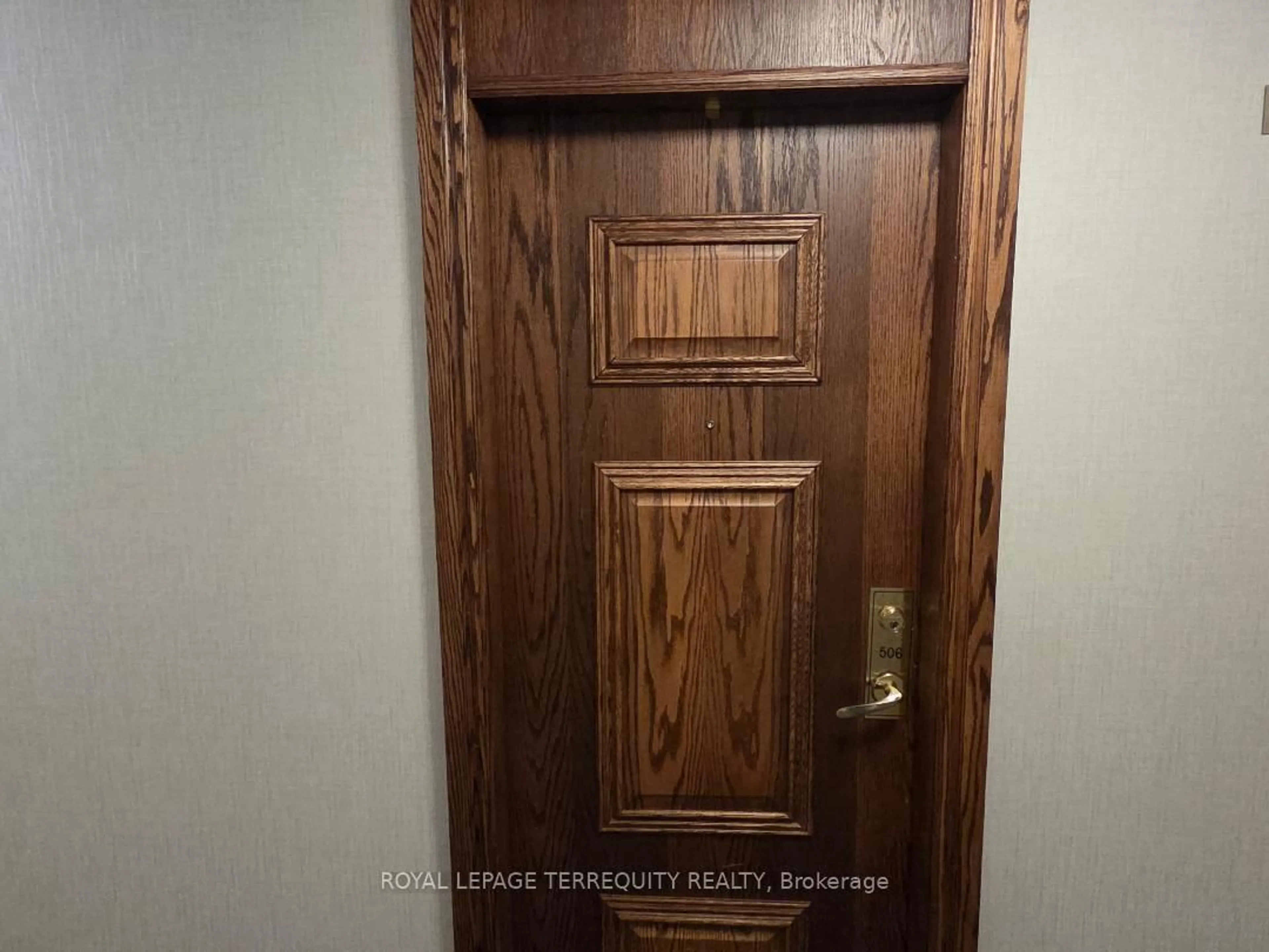 Indoor entryway for 4850 Glen Erin Dr #506, Mississauga Ontario L5M 7S1