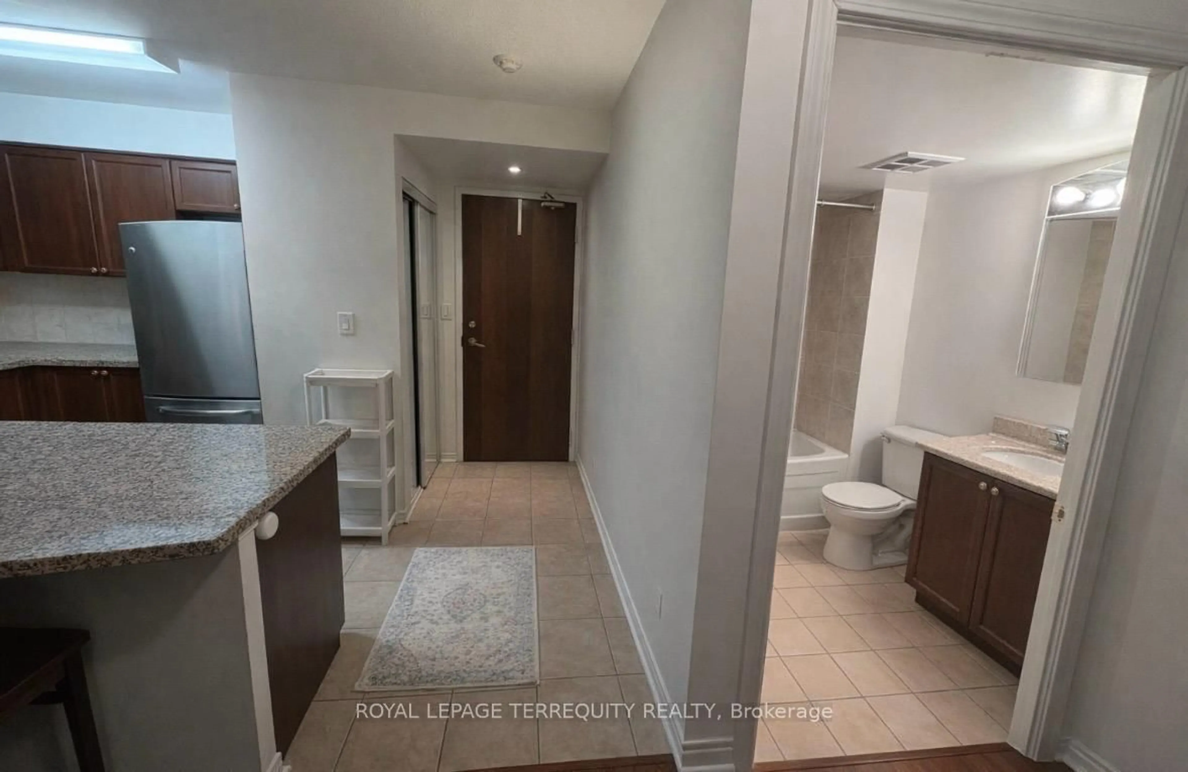 Standard bathroom, unknown for 4850 Glen Erin Dr #506, Mississauga Ontario L5M 7S1