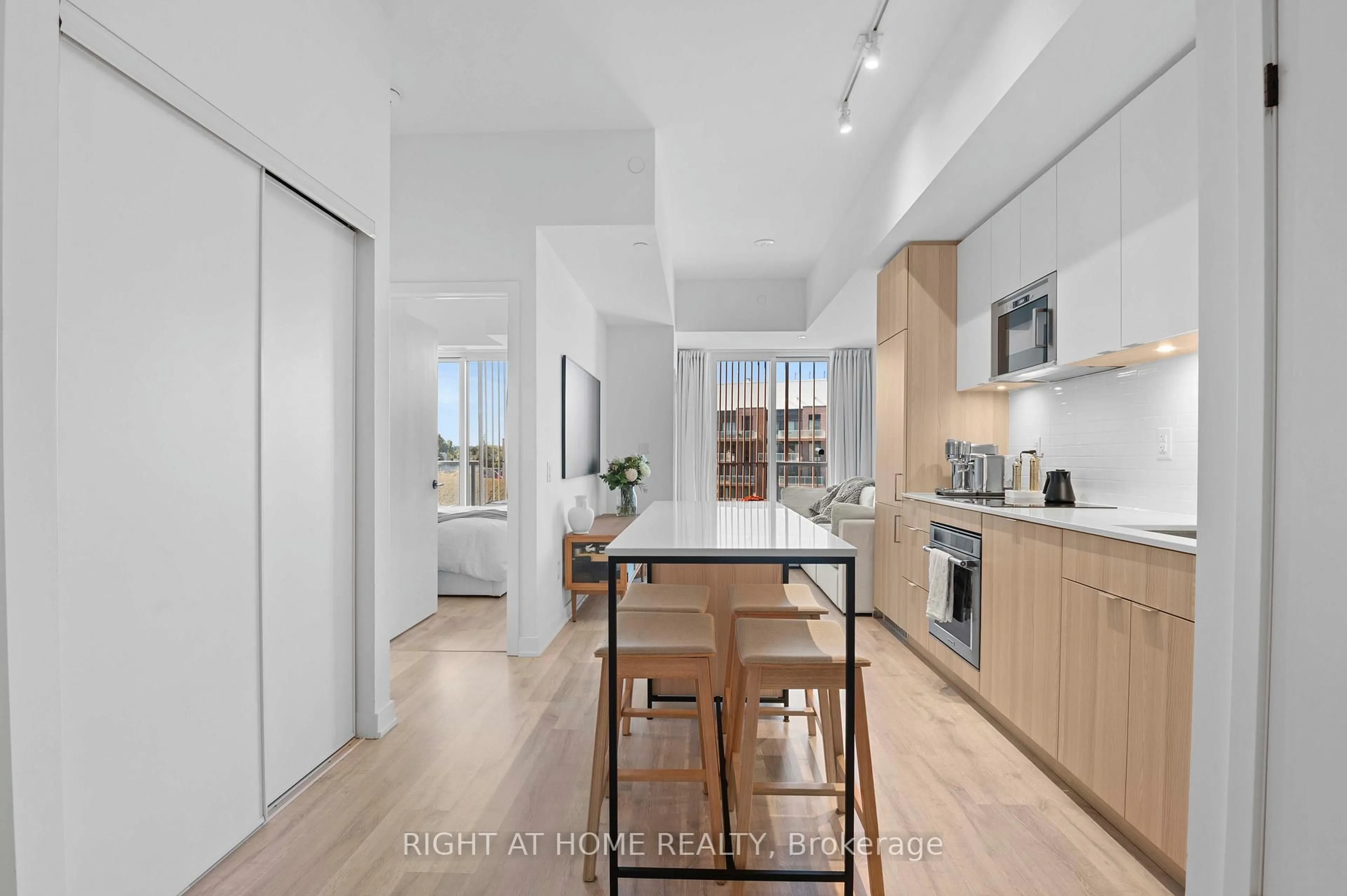 Open concept kitchen, unknown for 220 Missinnihe Way #403, Mississauga Ontario L5H 0A9