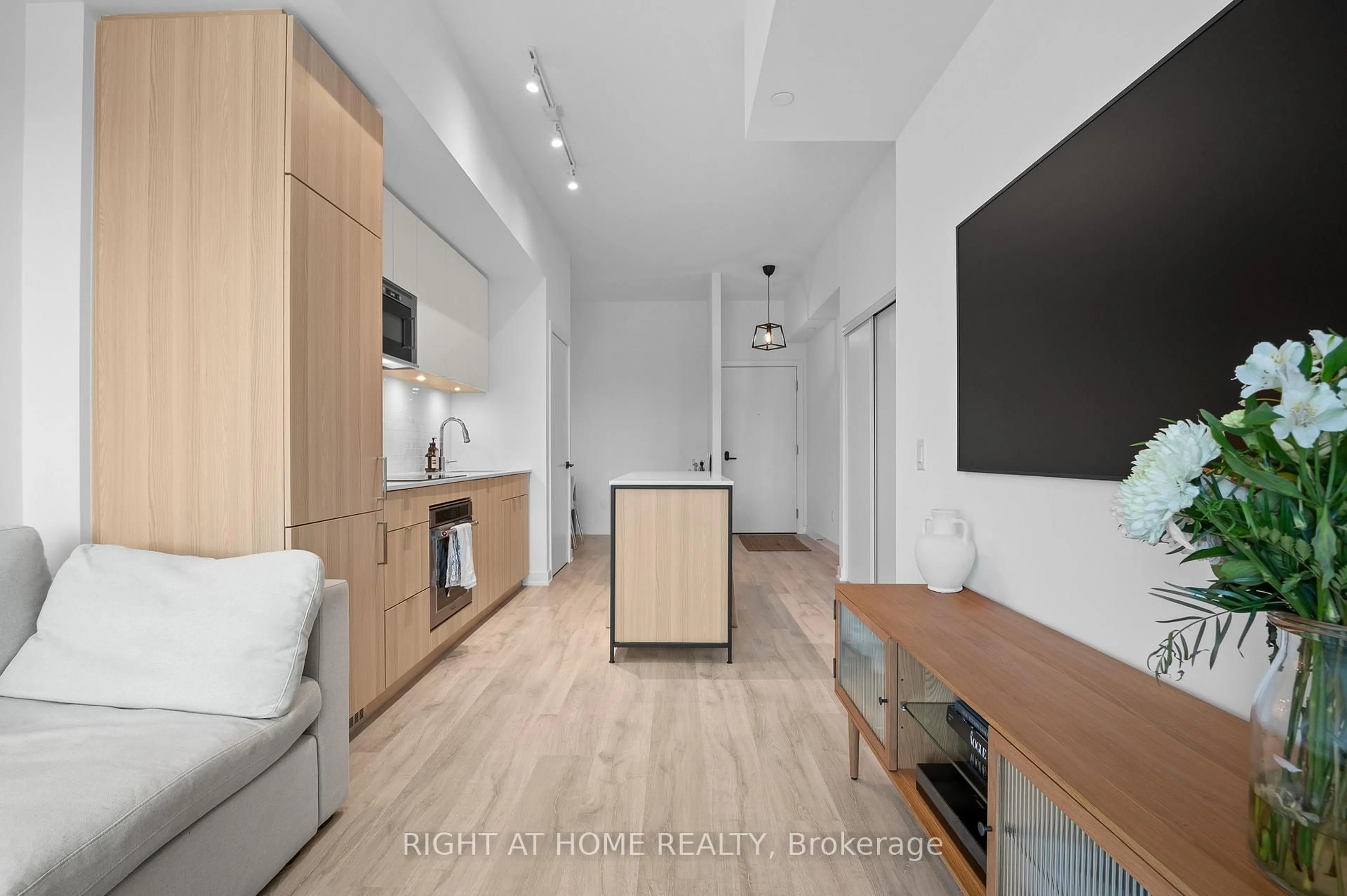 Unknown for 220 Missinnihe Way #403, Mississauga Ontario L5H 0A9