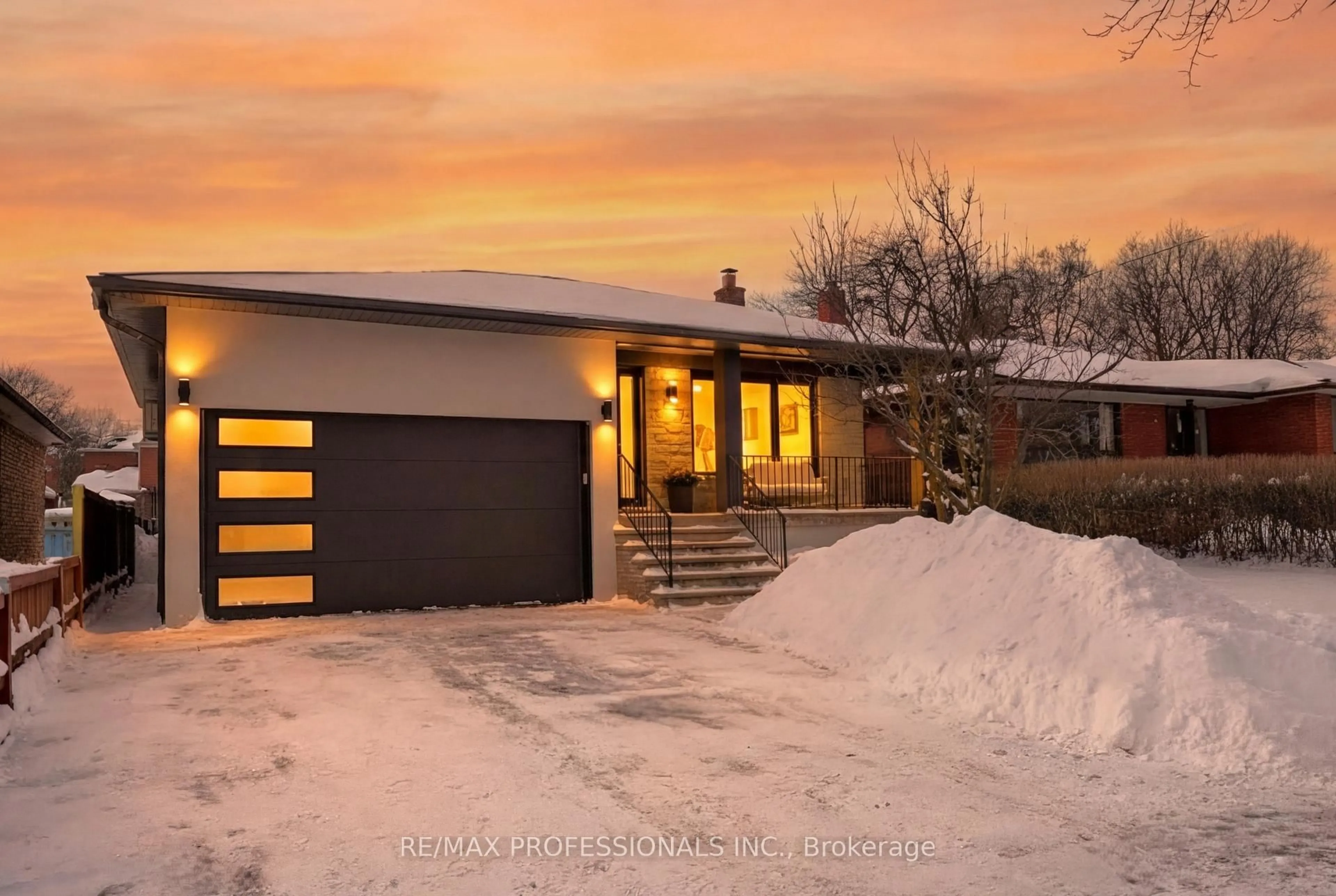 Unknown for 18 Treeview Dr, Toronto Ontario M8W 4B9