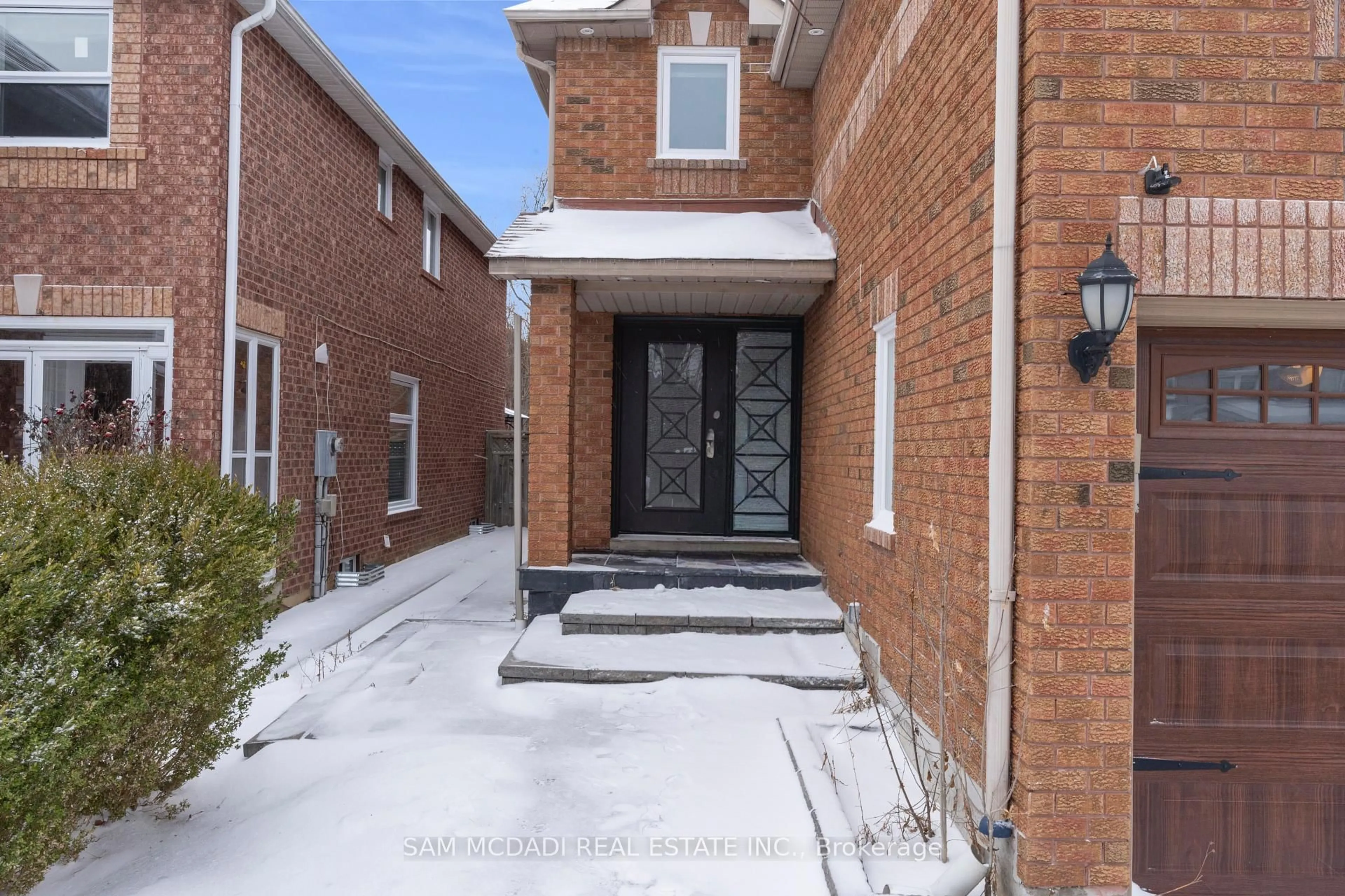 Home with brick exterior material, street for 3722 Densbury Dr, Mississauga Ontario L5N 6Z1