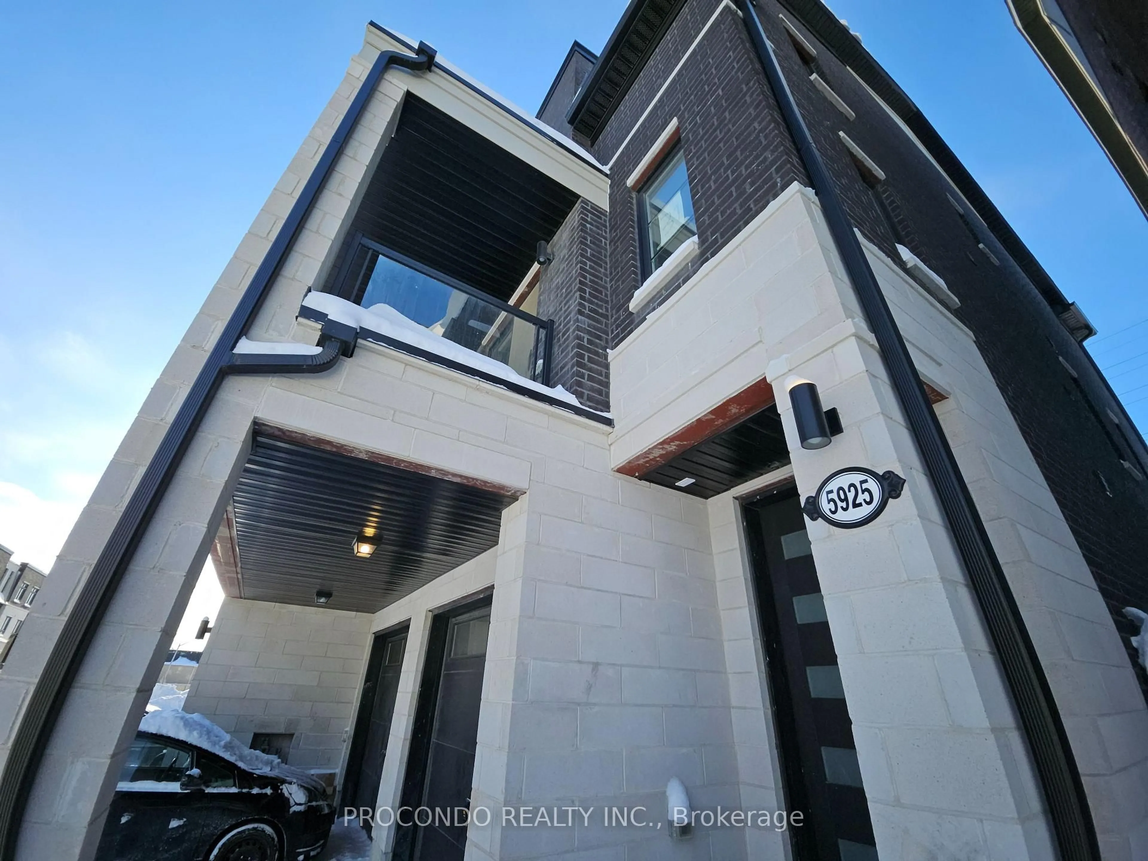 Unknown for 5925 Saigon St, Mississauga Ontario L5V 2V9