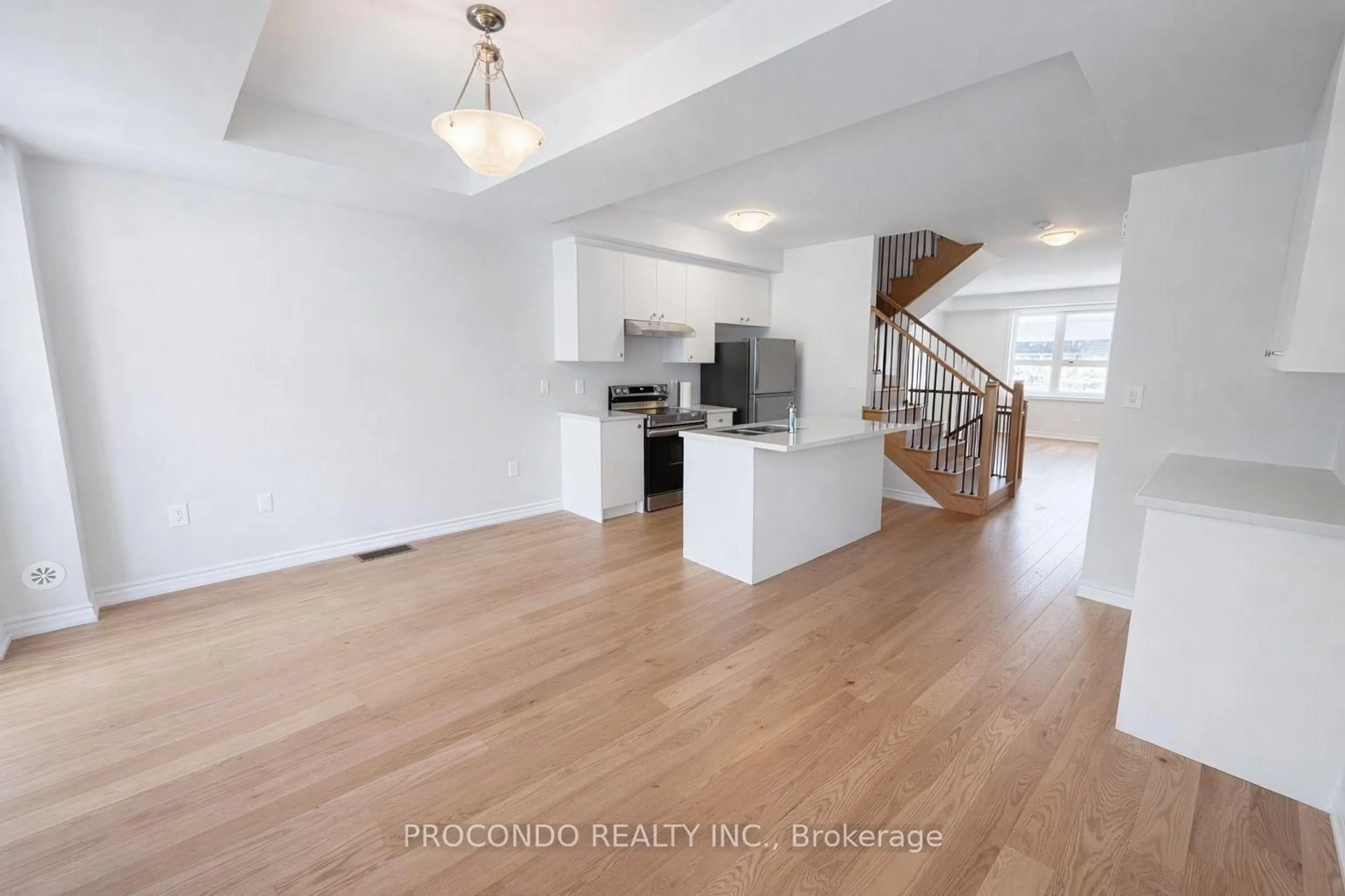 Unknown for 5925 Saigon St, Mississauga Ontario L5V 2V9