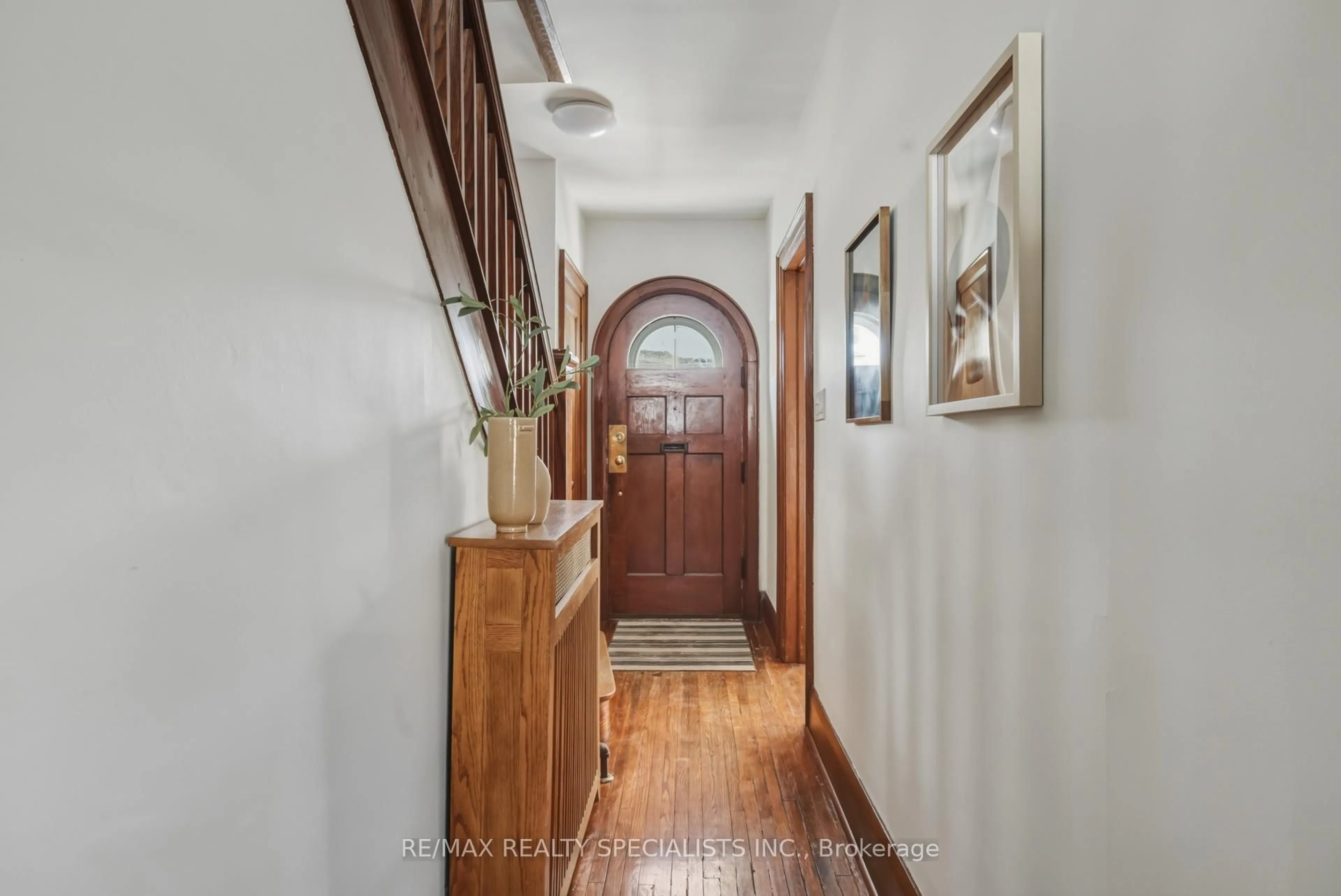 Indoor entryway for 27 Albert Ave, Toronto Ontario M8V 2L6