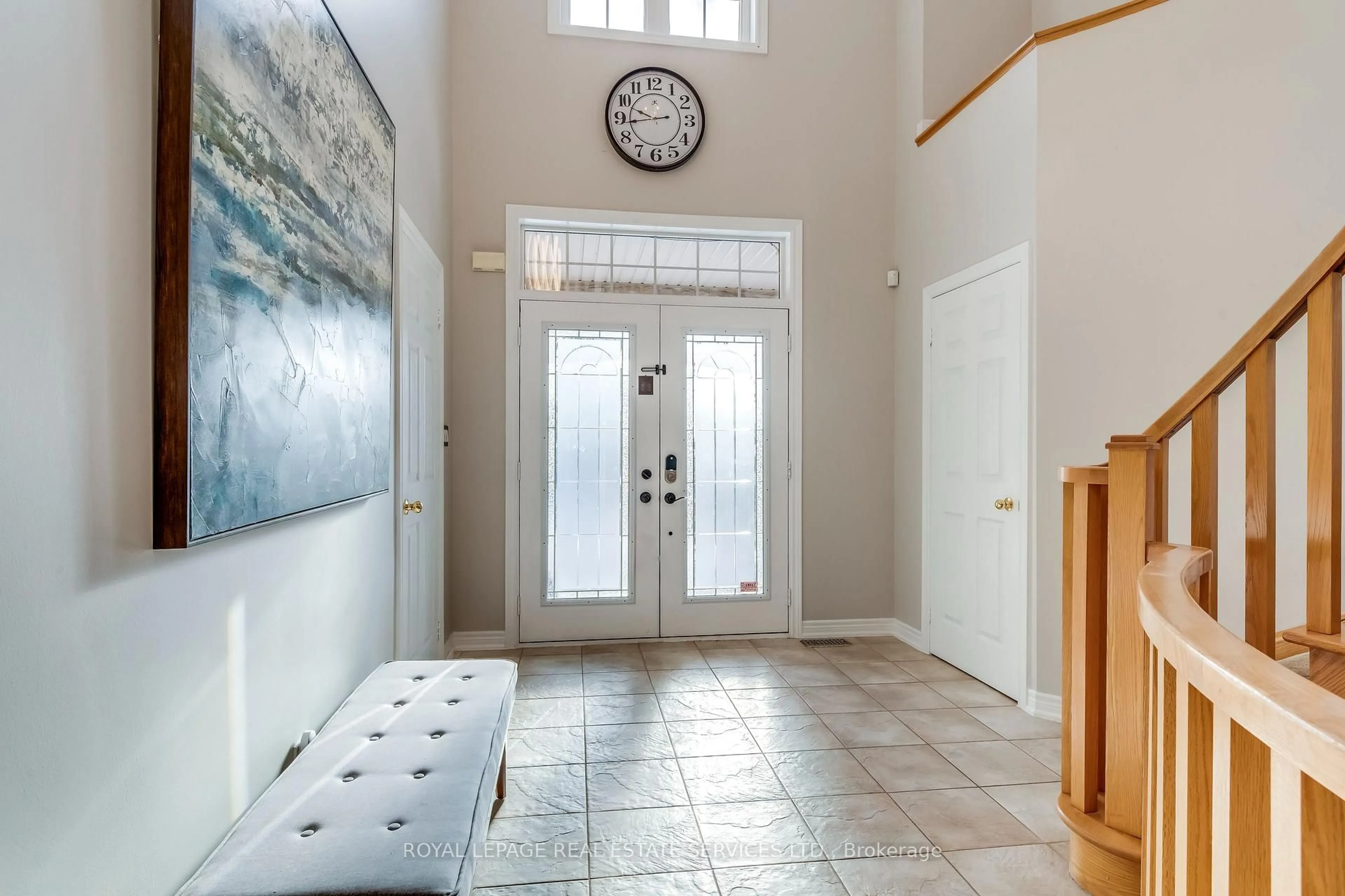 Indoor entryway for 1109 Kestell Blvd, Oakville Ontario L6H 7M5