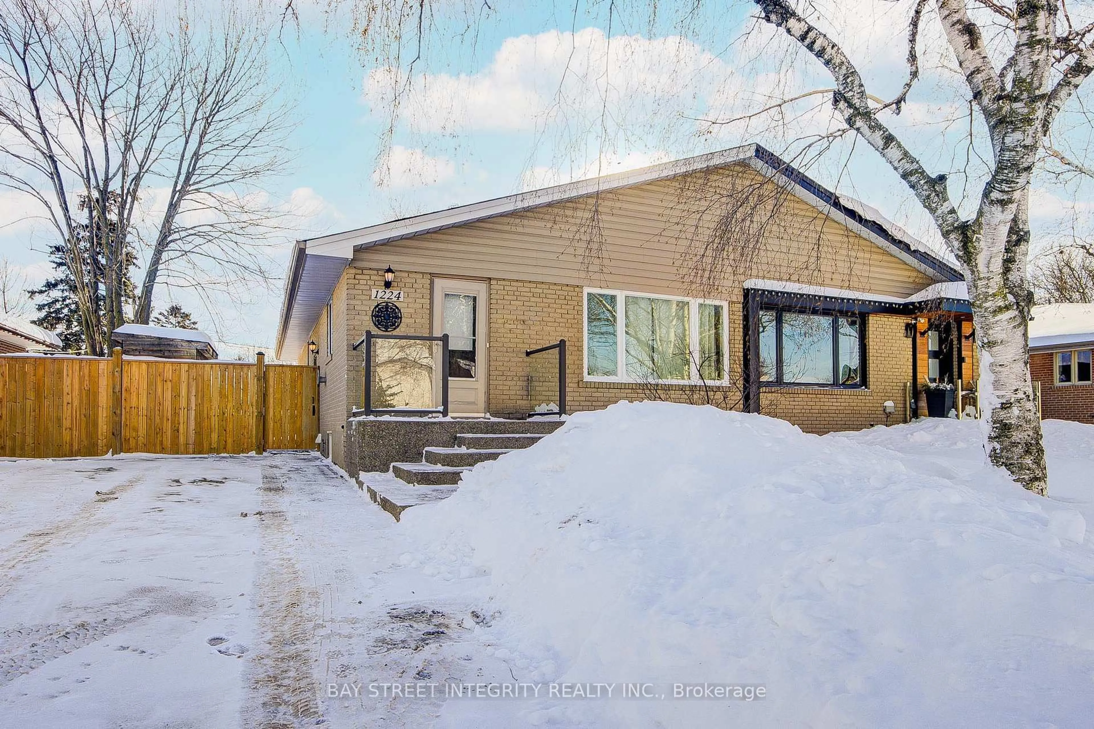 Unknown for 1224 Grange Rd, Oakville Ontario L6H 1P7