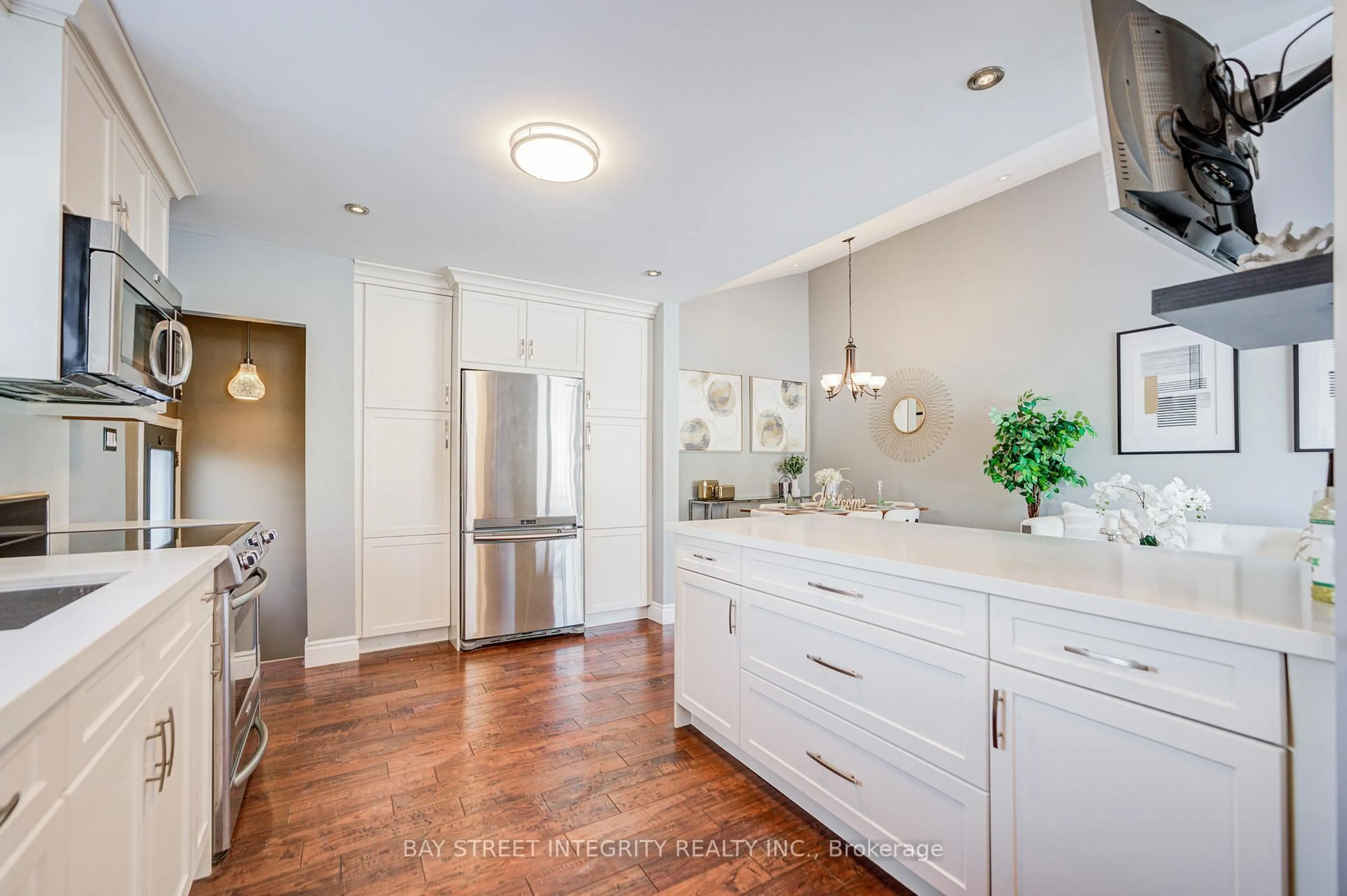 Open concept kitchen, unknown for 1224 Grange Rd, Oakville Ontario L6H 1P7