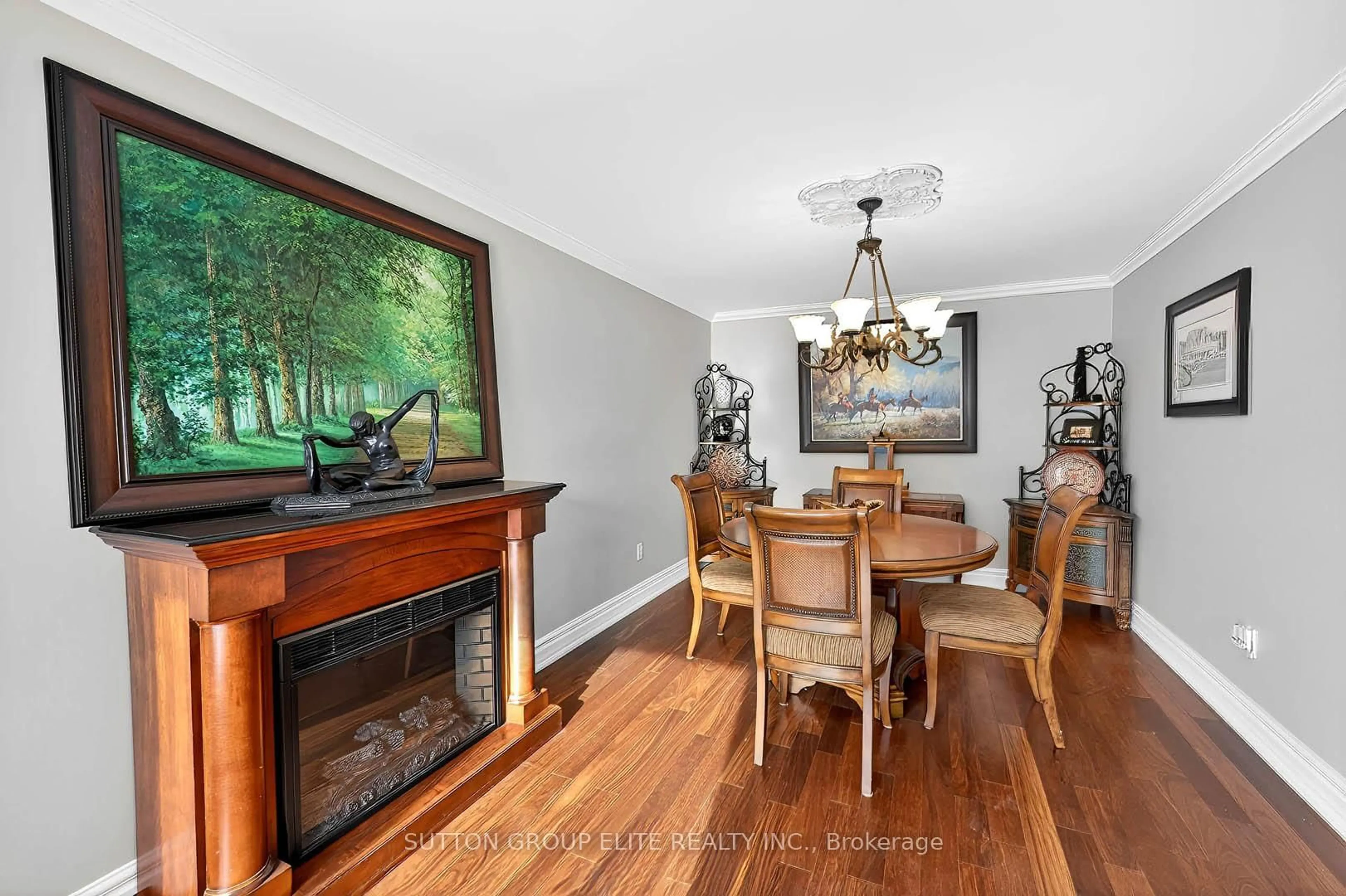 Dining room, wood/laminate floor for 5204 Swiftcurrent Tr, Mississauga Ontario L5R 2H8