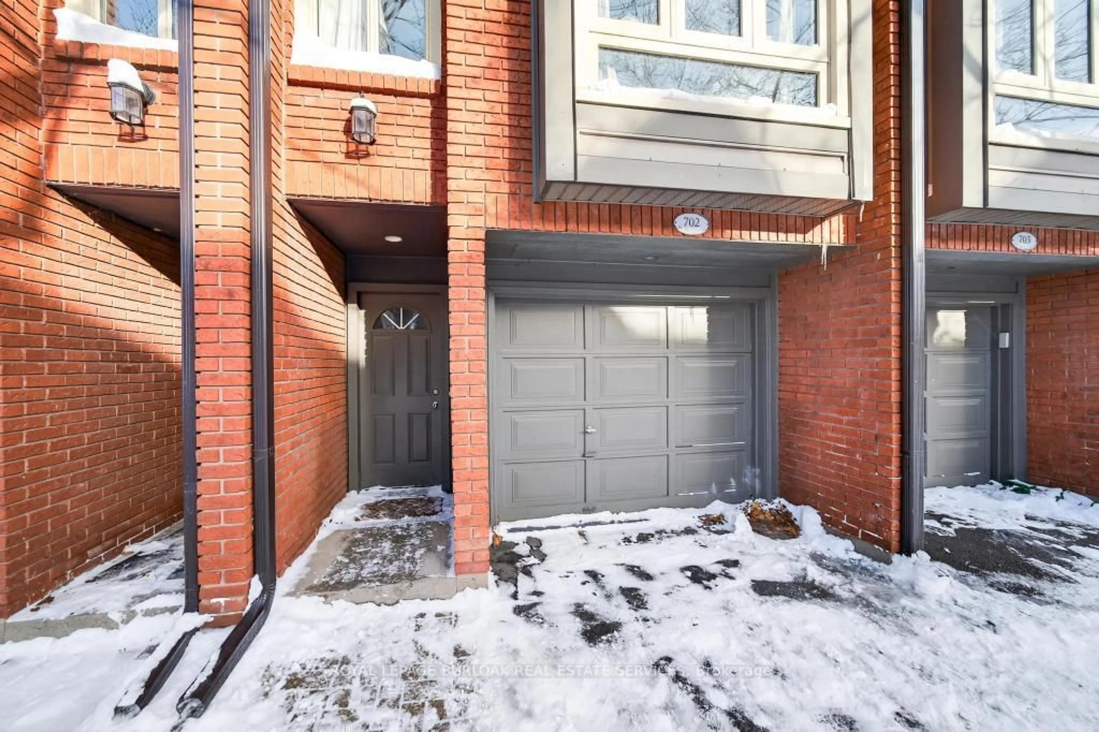 Home with brick exterior material, street for 895 Maple Ave #702, Burlington Ontario L7S 2H7